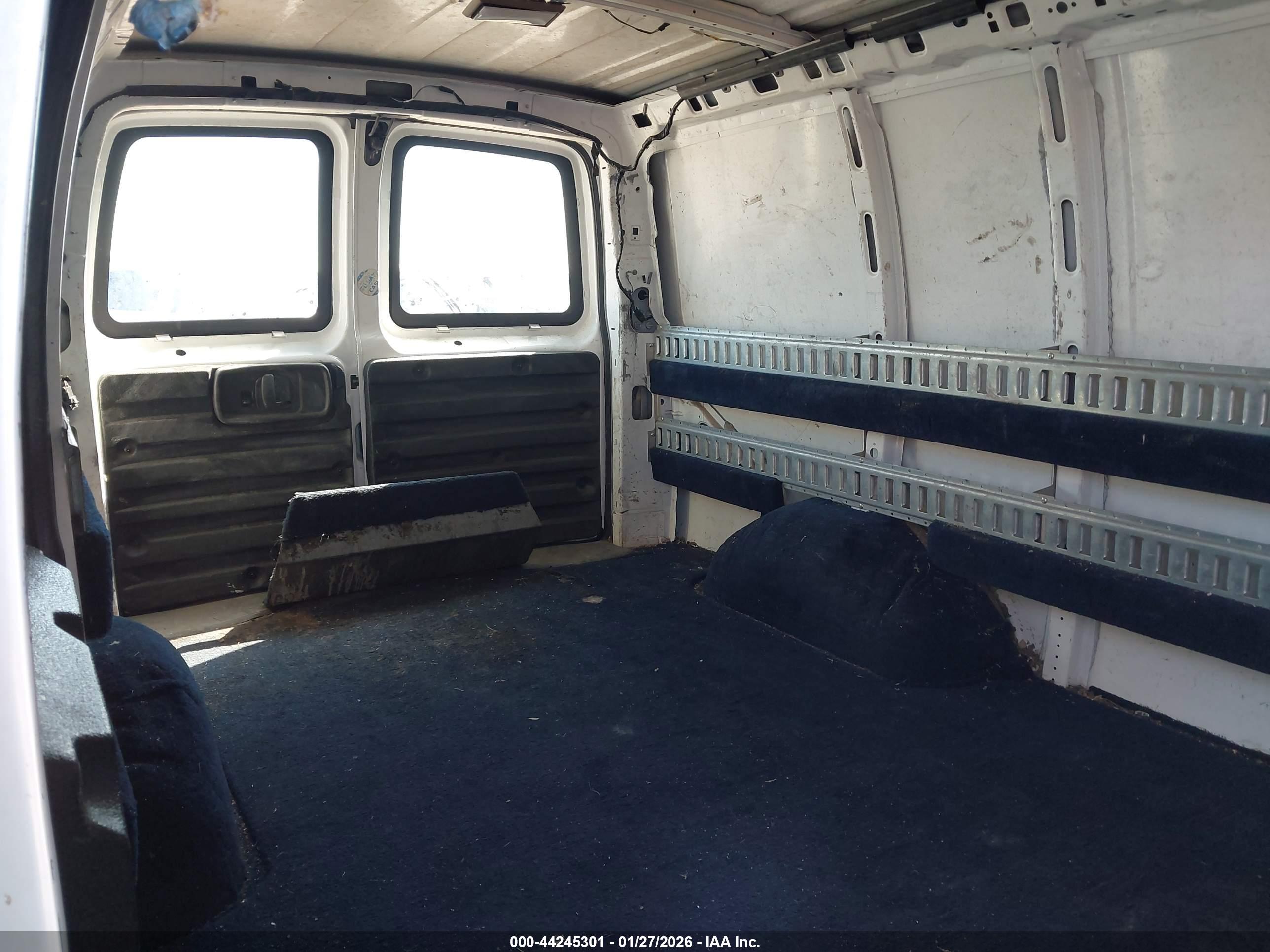 CHEVROLET EXPRESS image 8