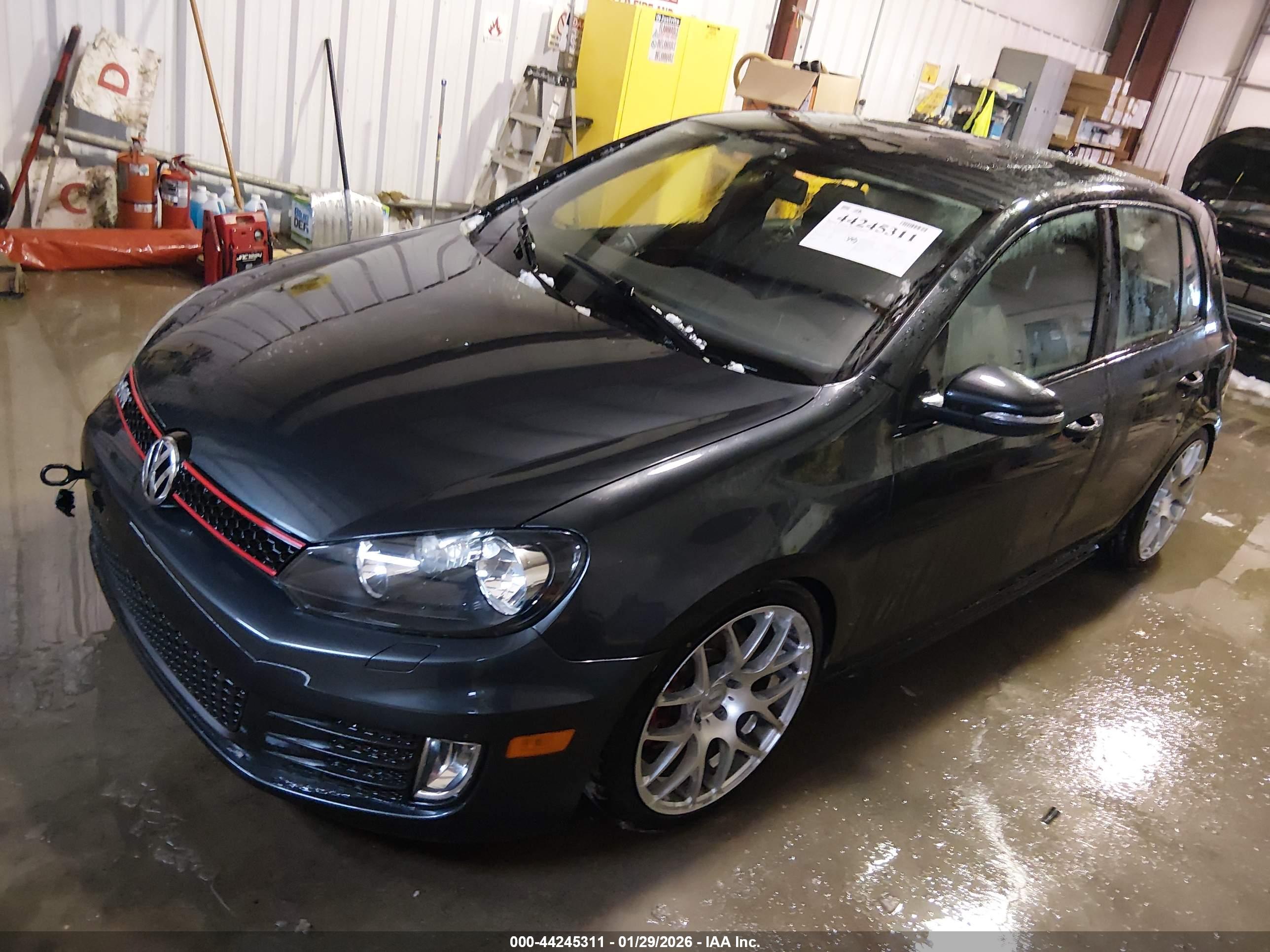 VOLKSWAGEN GTI image 2