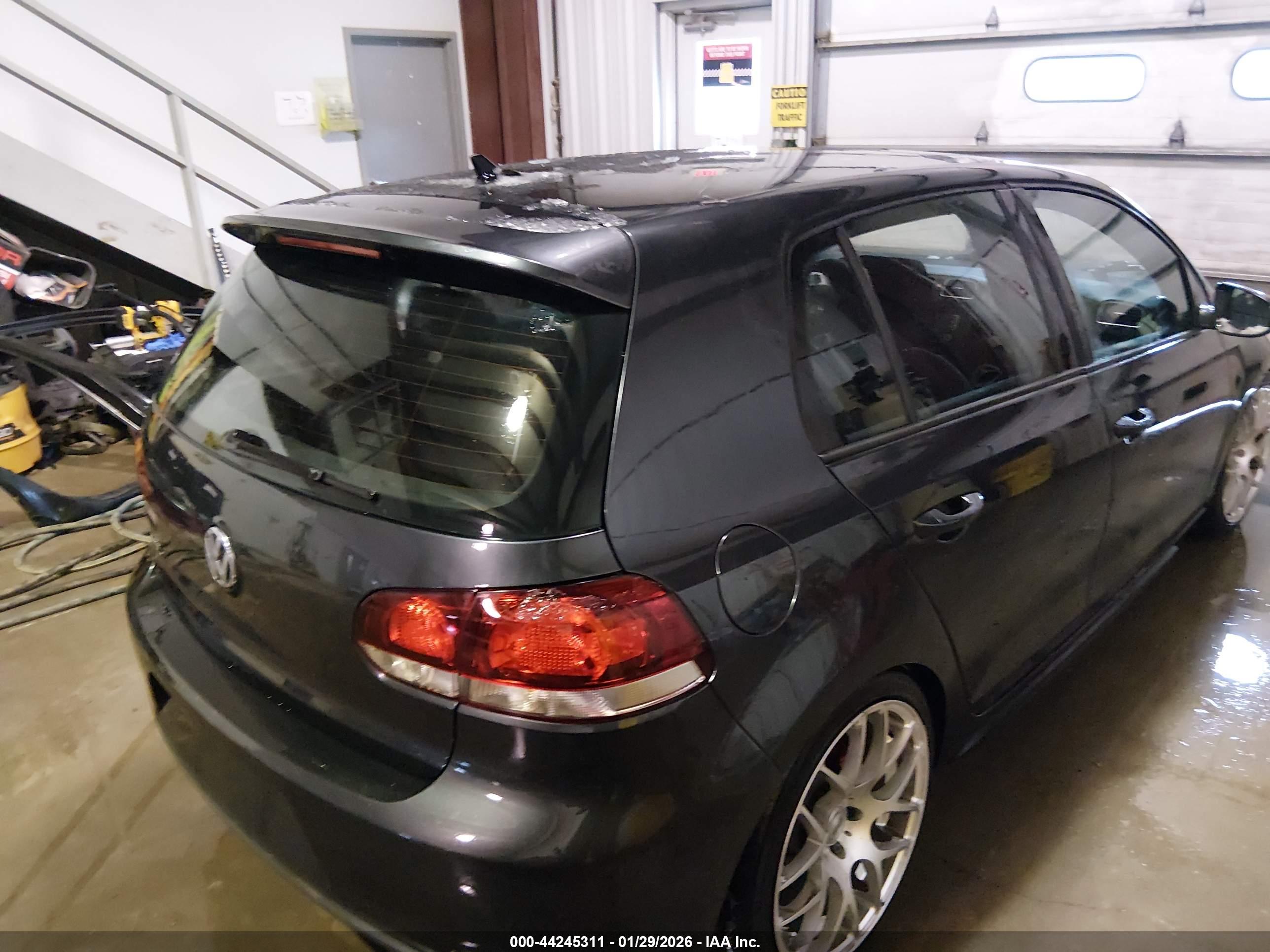 VOLKSWAGEN GTI image 4