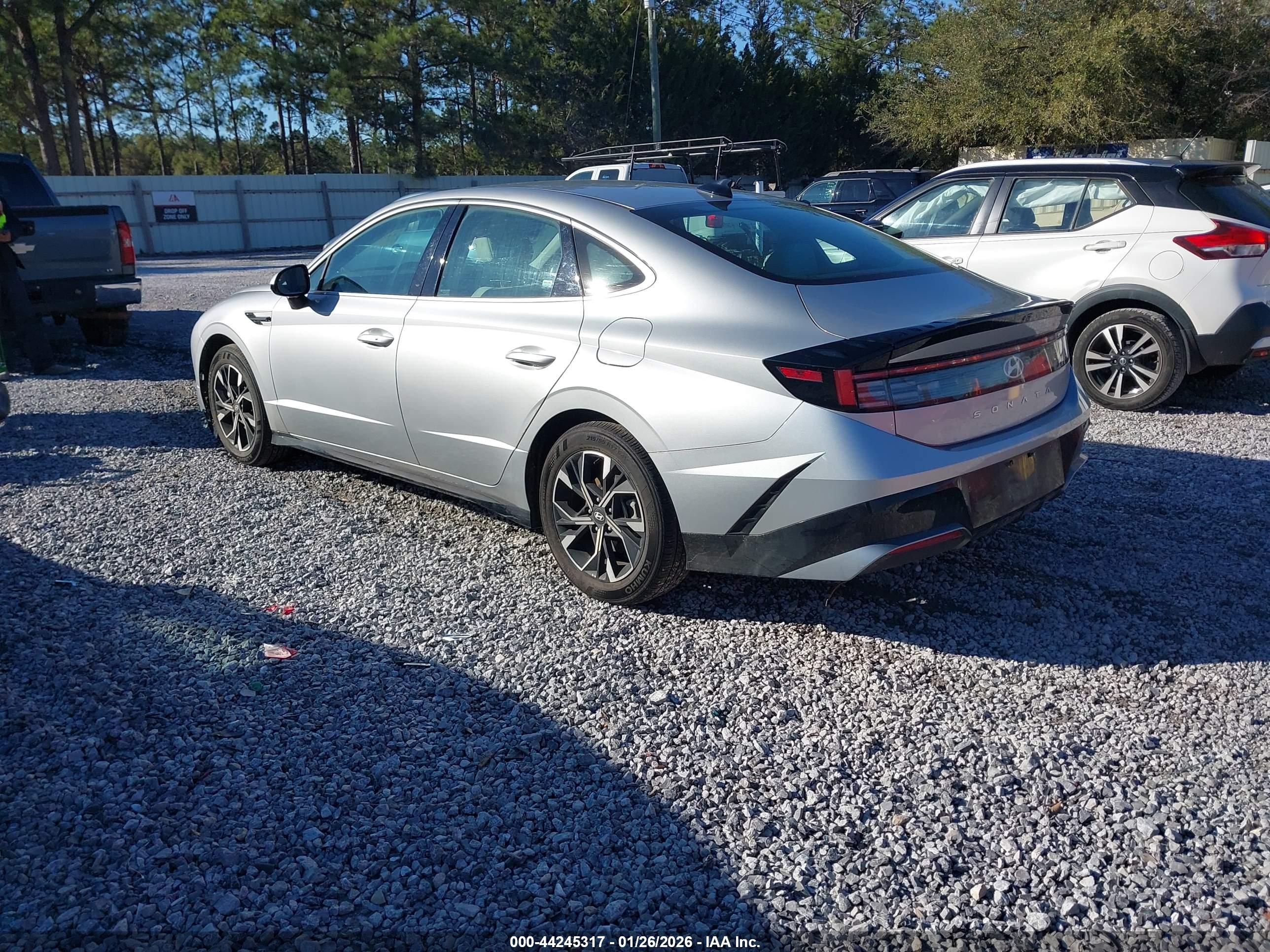 HYUNDAI SONATA image 3
