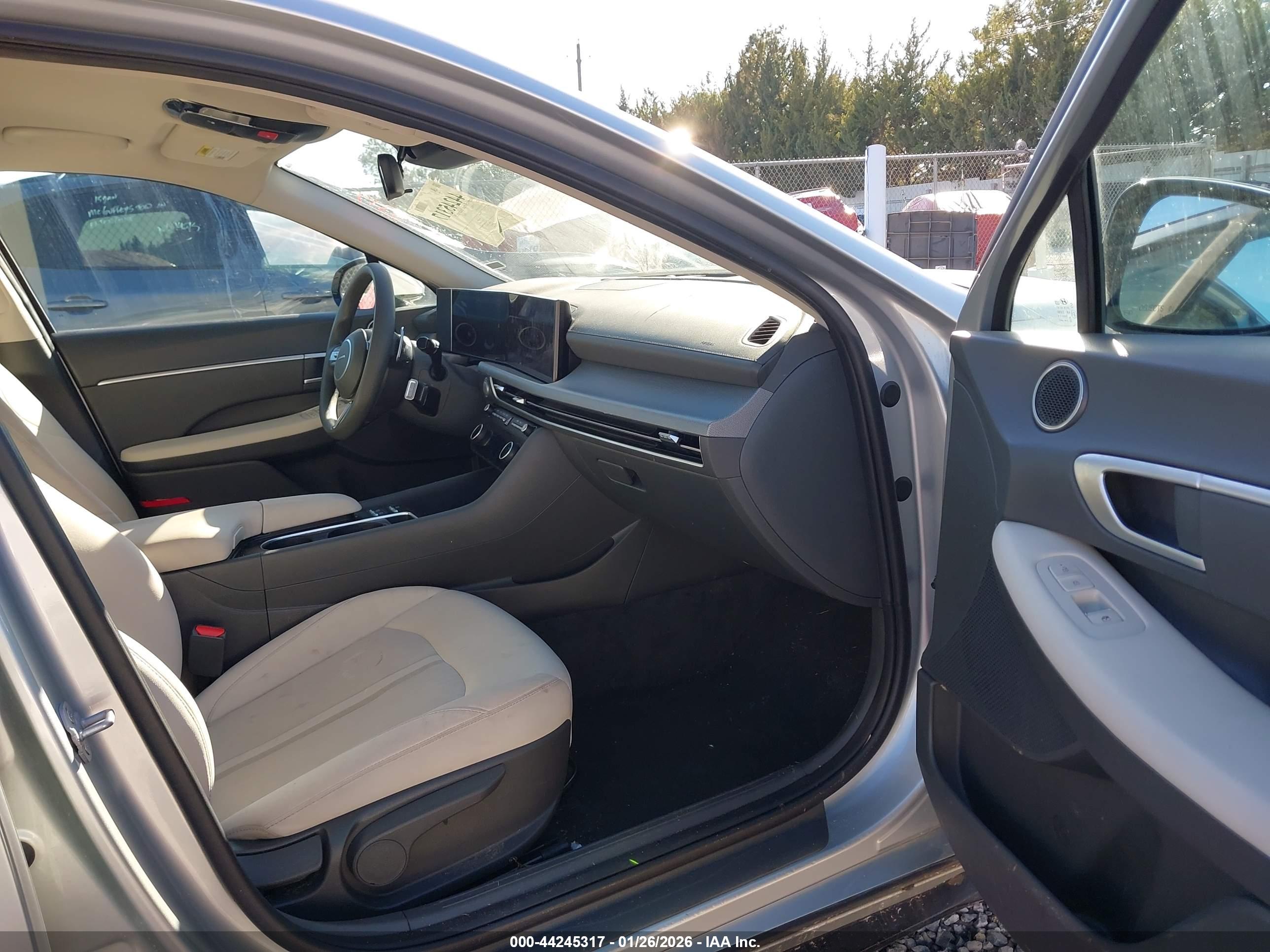 HYUNDAI SONATA image 5