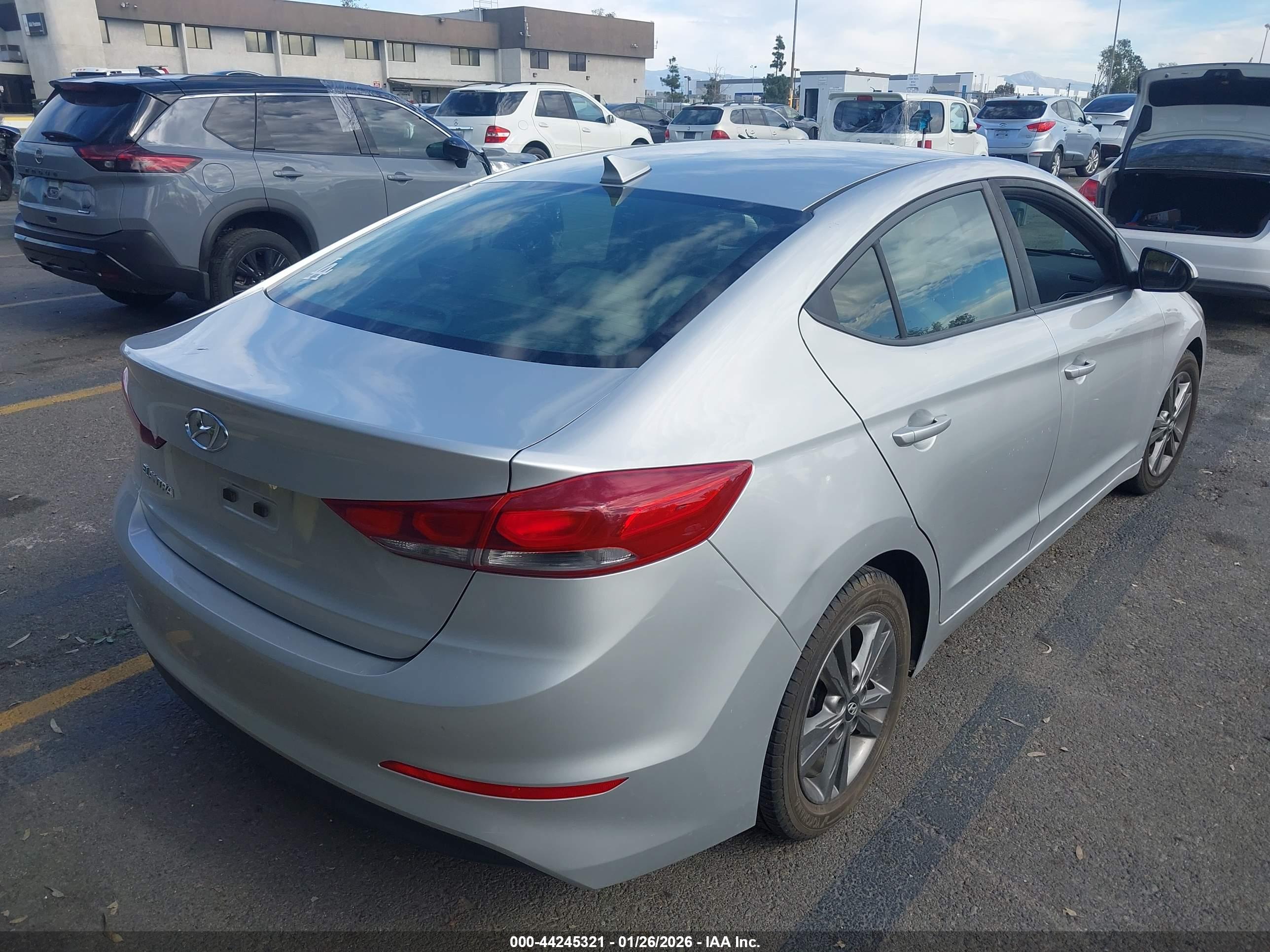 HYUNDAI ELANTRA image 4