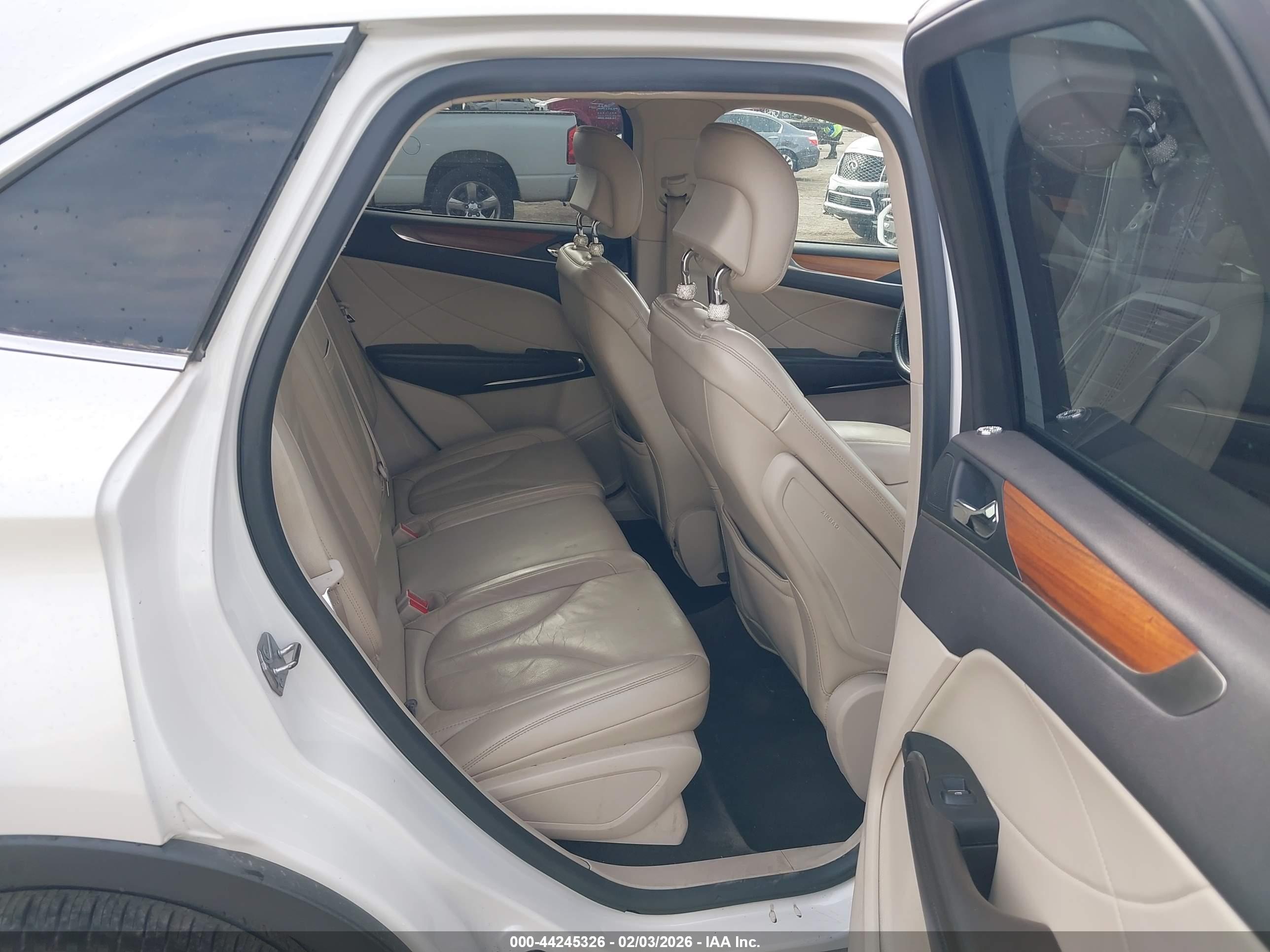 LINCOLN MKC image 8