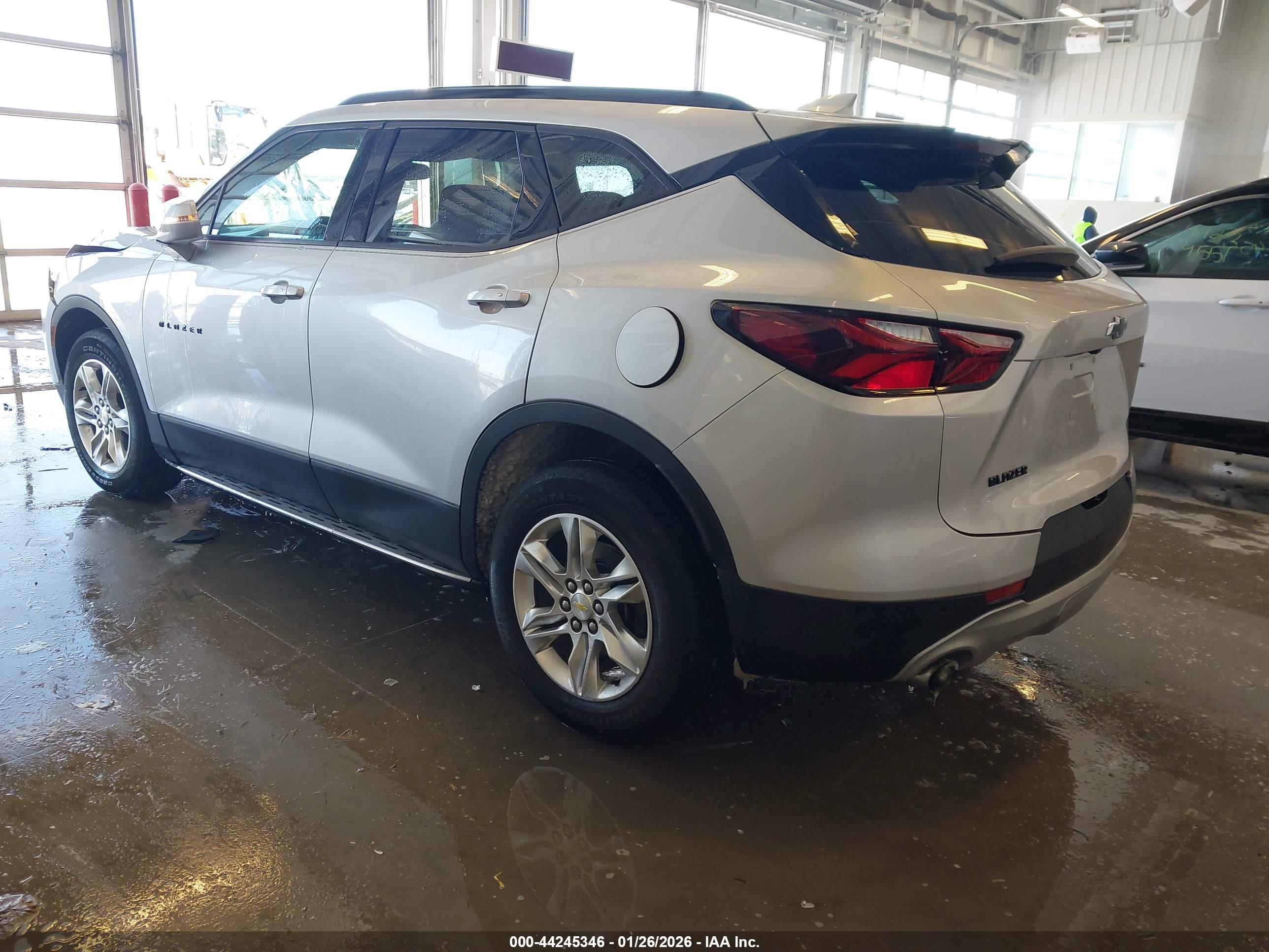 CHEVROLET BLAZER image 3
