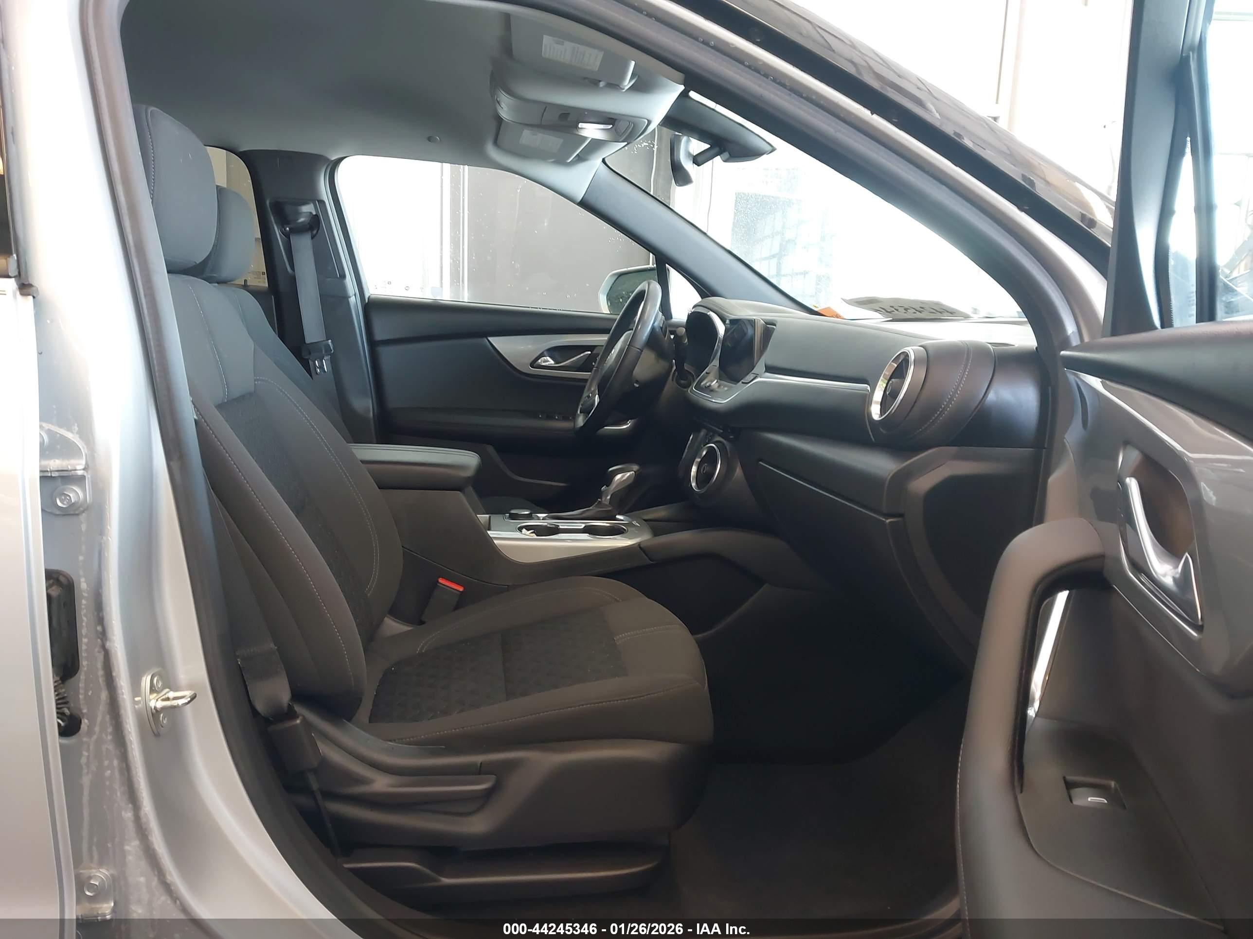CHEVROLET BLAZER image 5