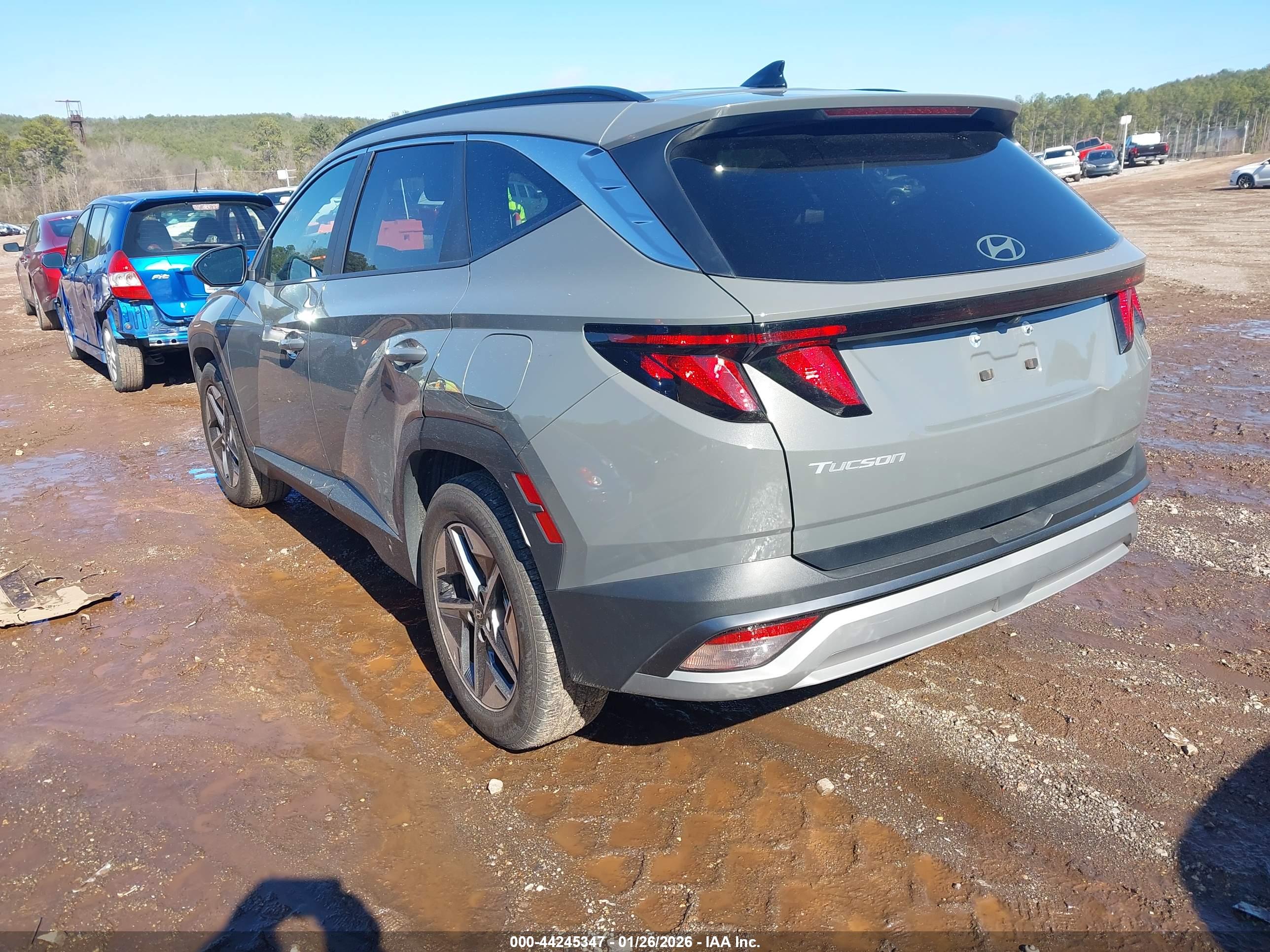 HYUNDAI TUCSON image 3