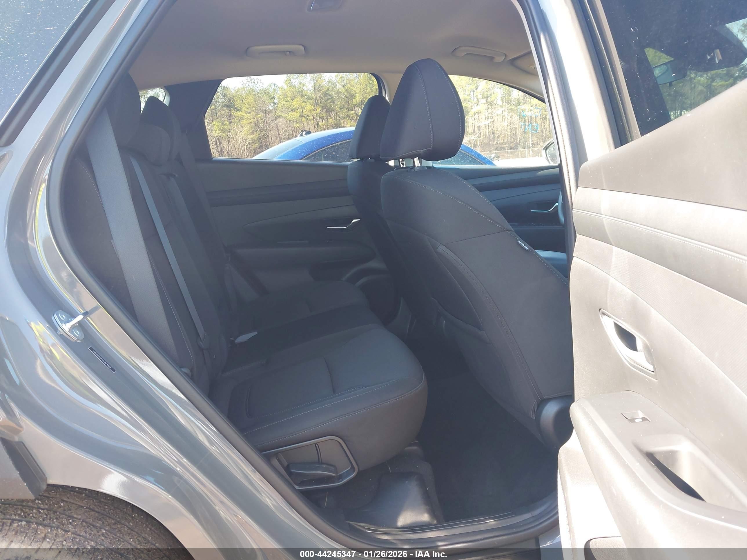 HYUNDAI TUCSON image 8