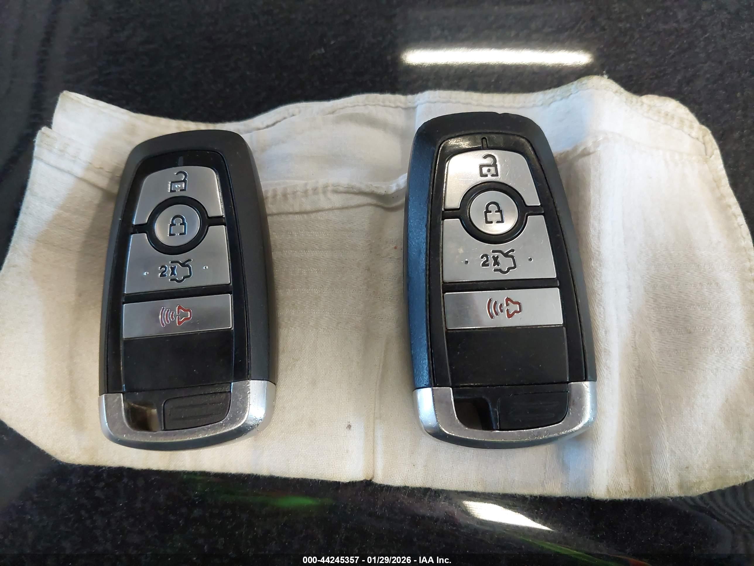 FORD FUSION image 11