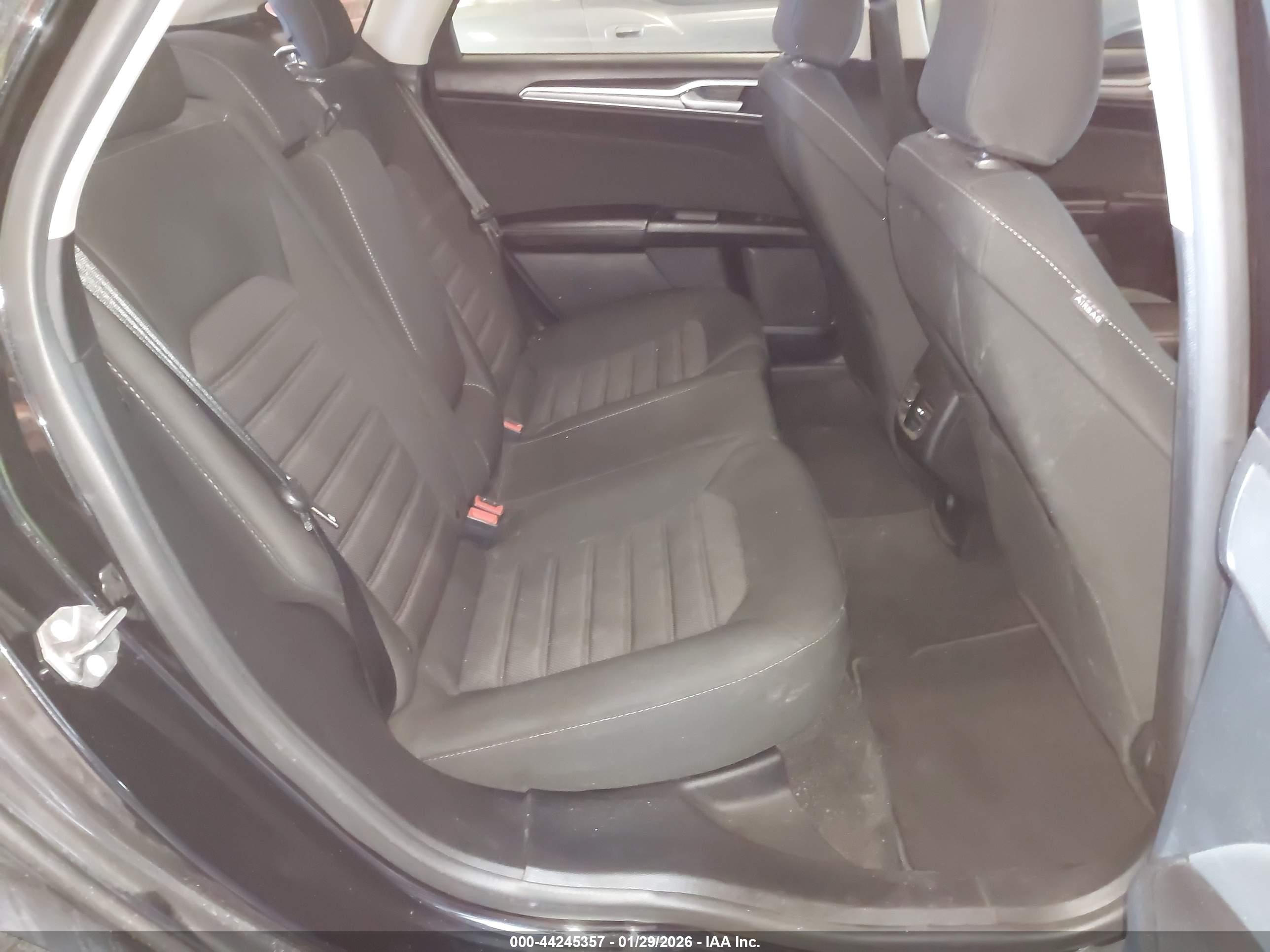 FORD FUSION image 8