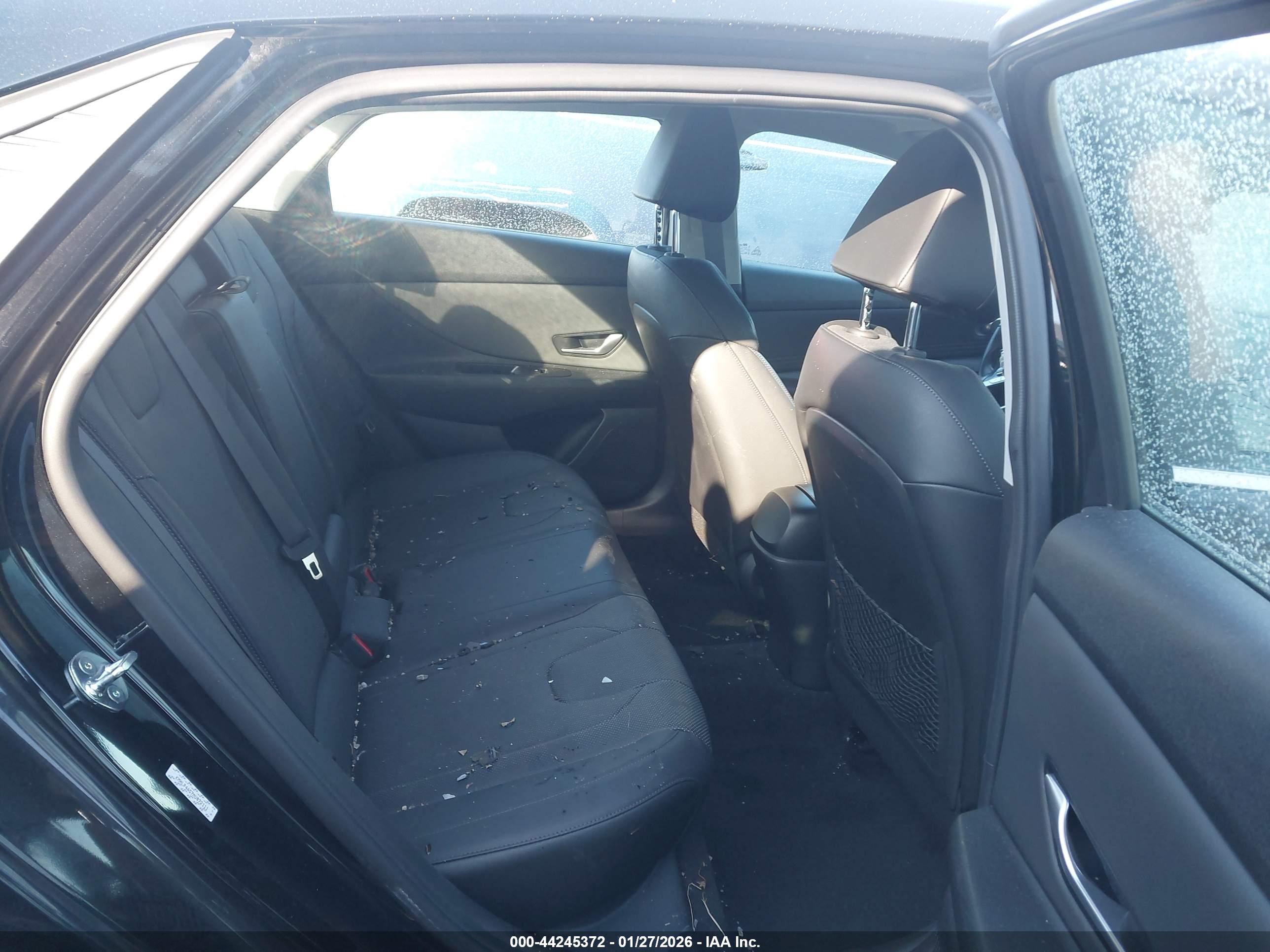 HYUNDAI ELANTRA image 8
