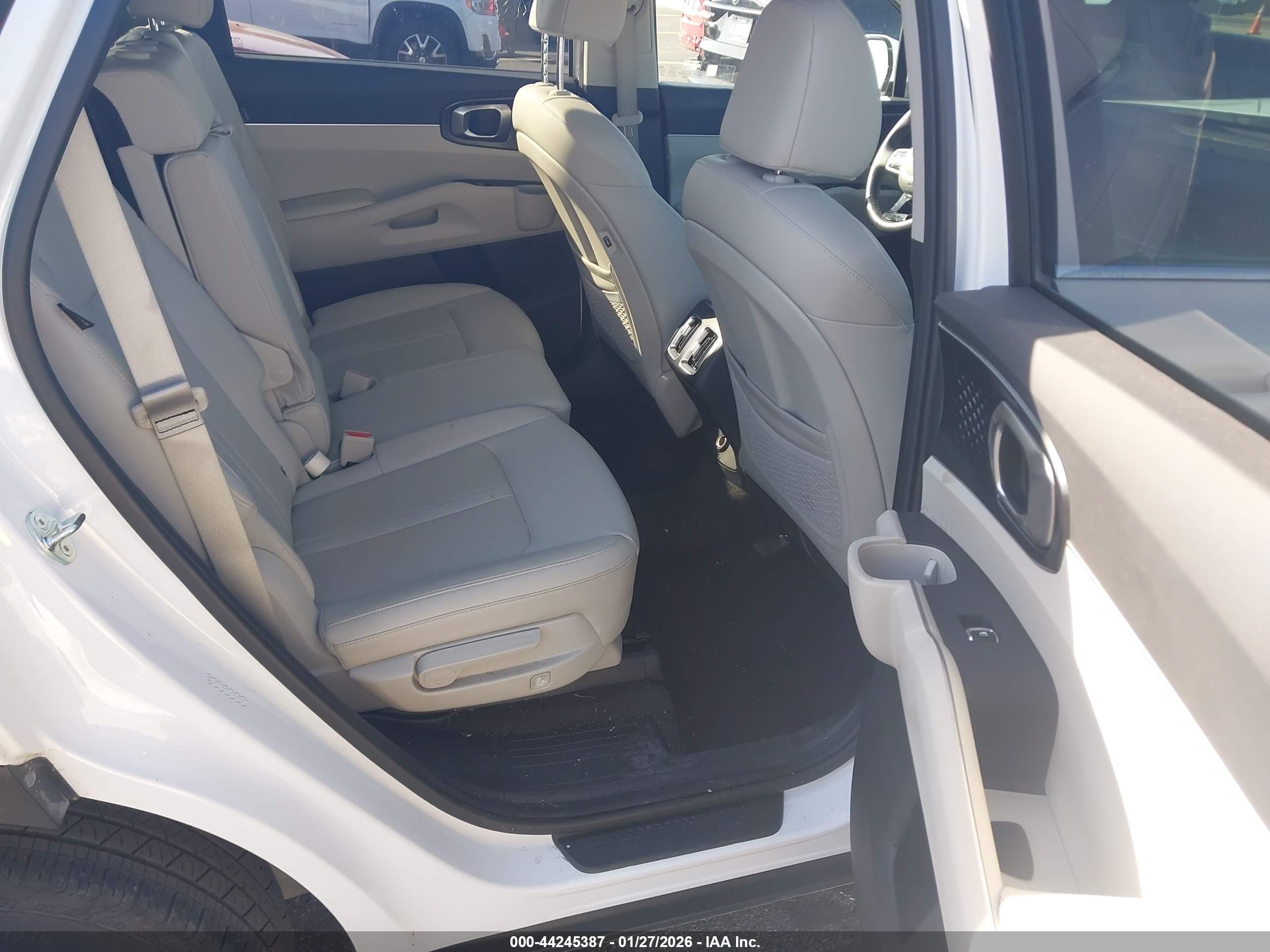 KIA SORENTO image 8