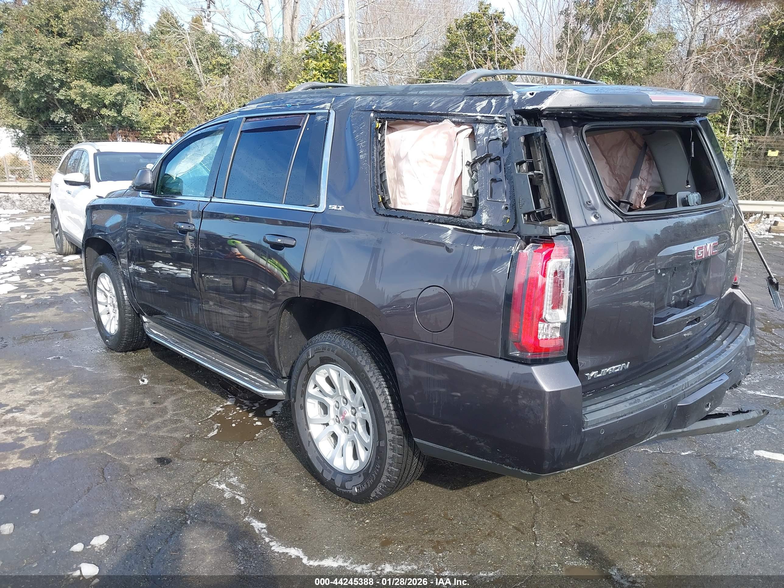 GMC YUKON image 3