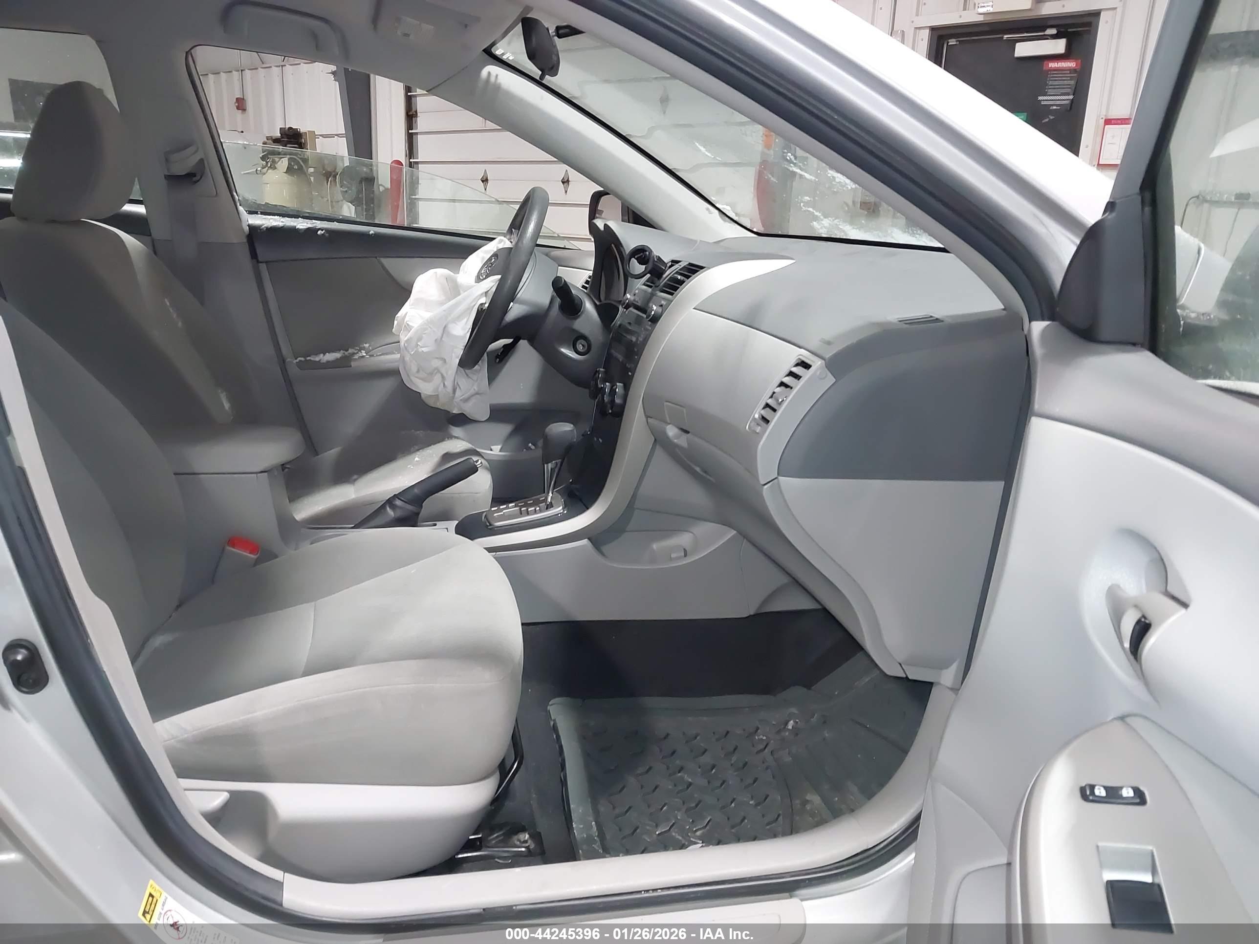 TOYOTA COROLLA image 5