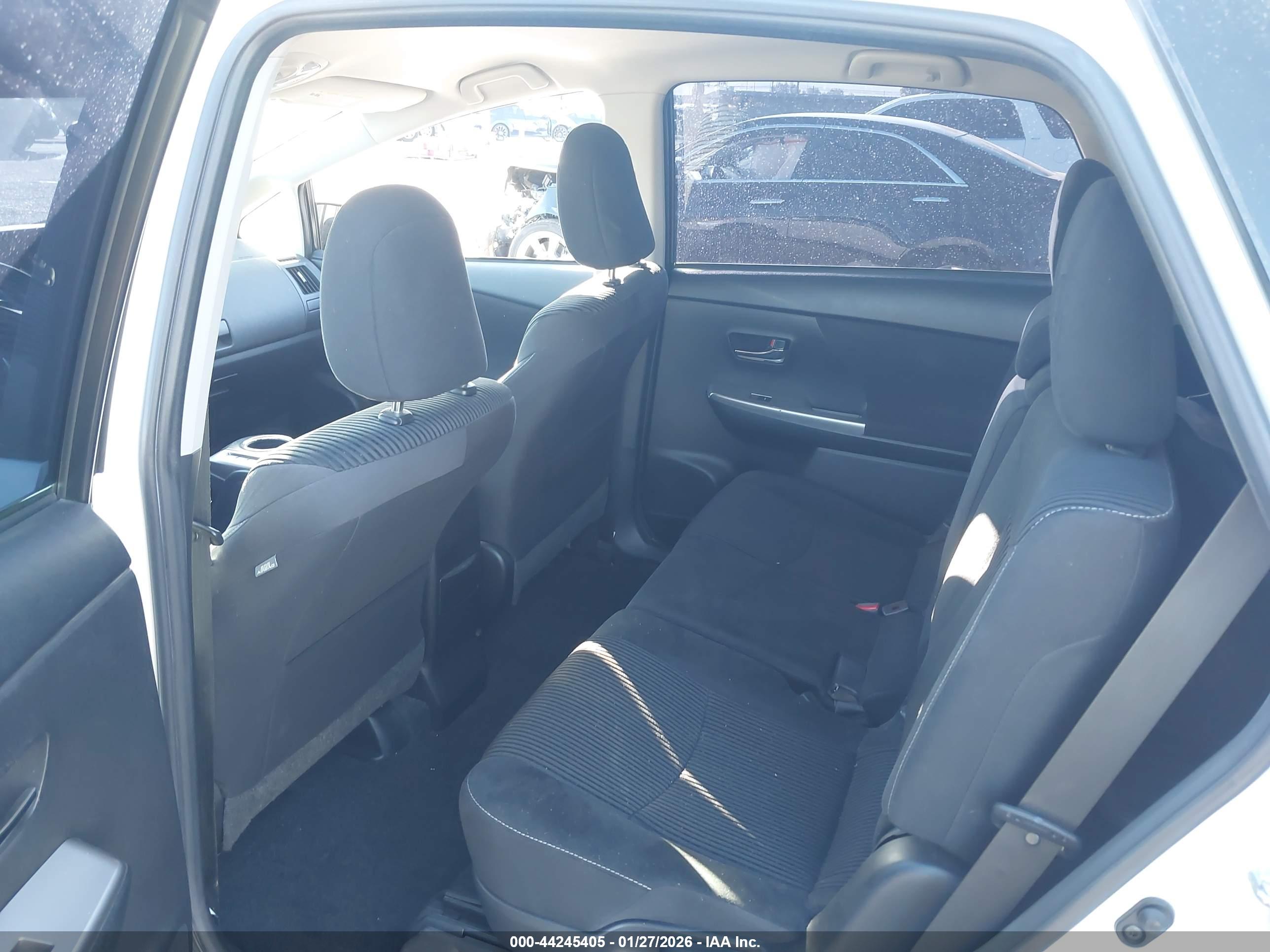 TOYOTA PRIUS image 8
