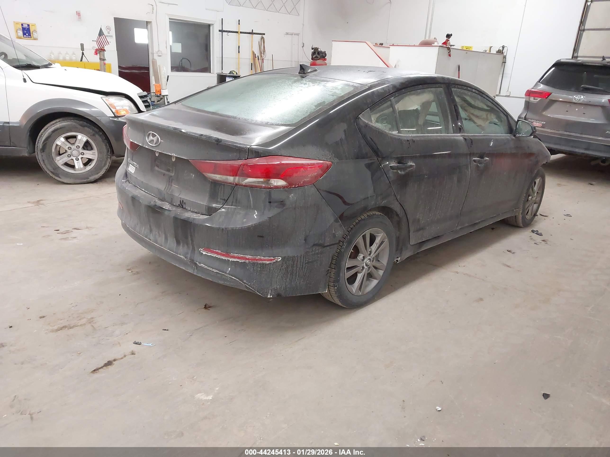 HYUNDAI ELANTRA image 4