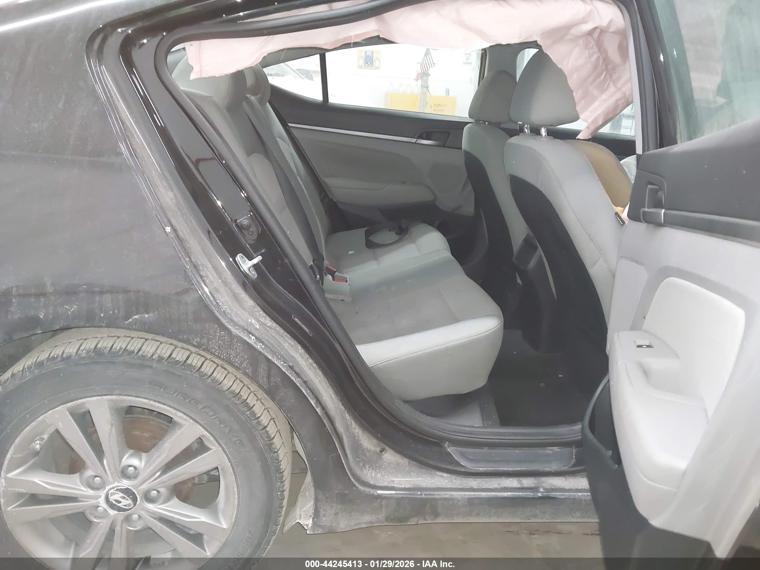 HYUNDAI ELANTRA image 8
