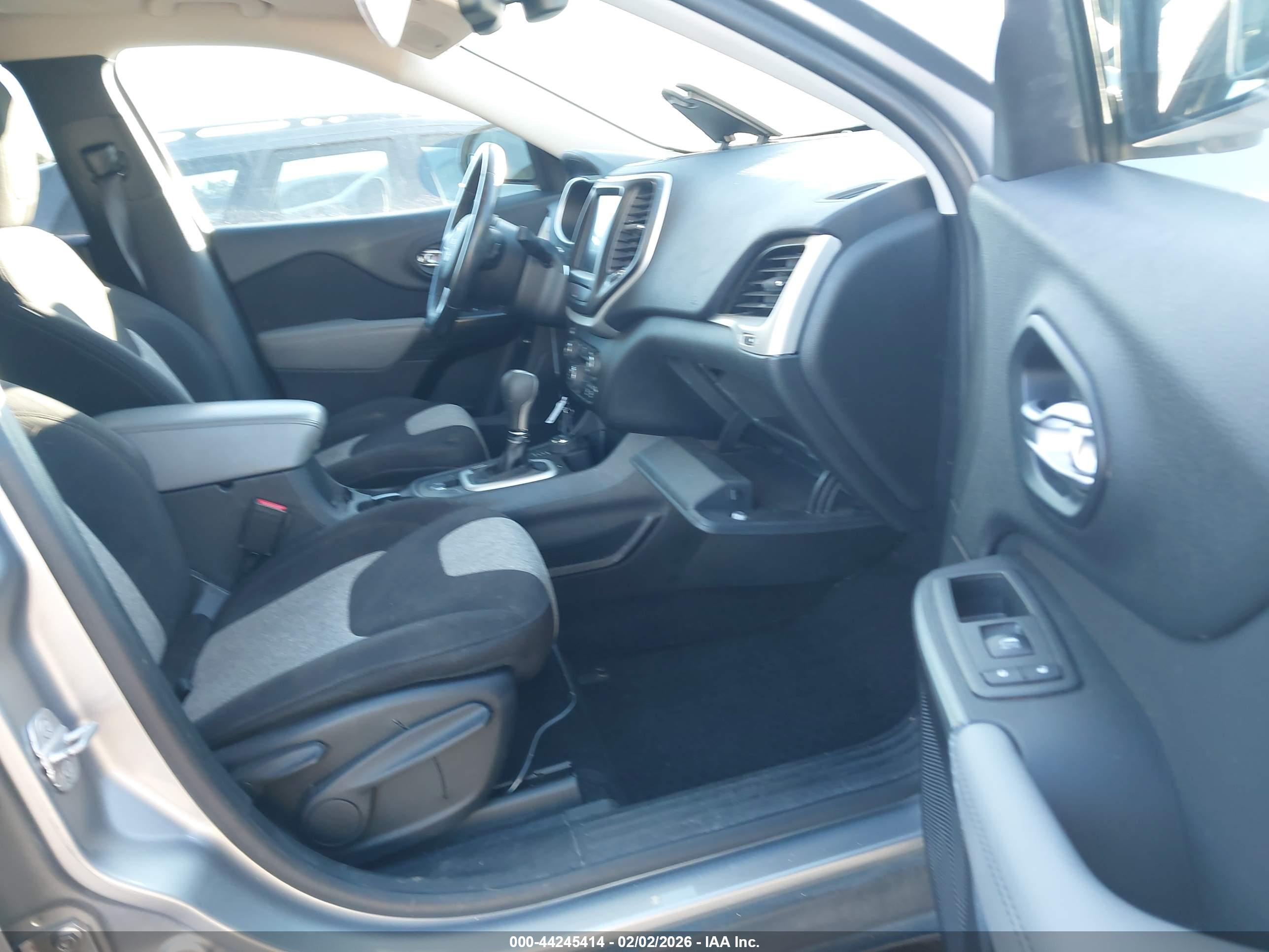 JEEP CHEROKEE image 5