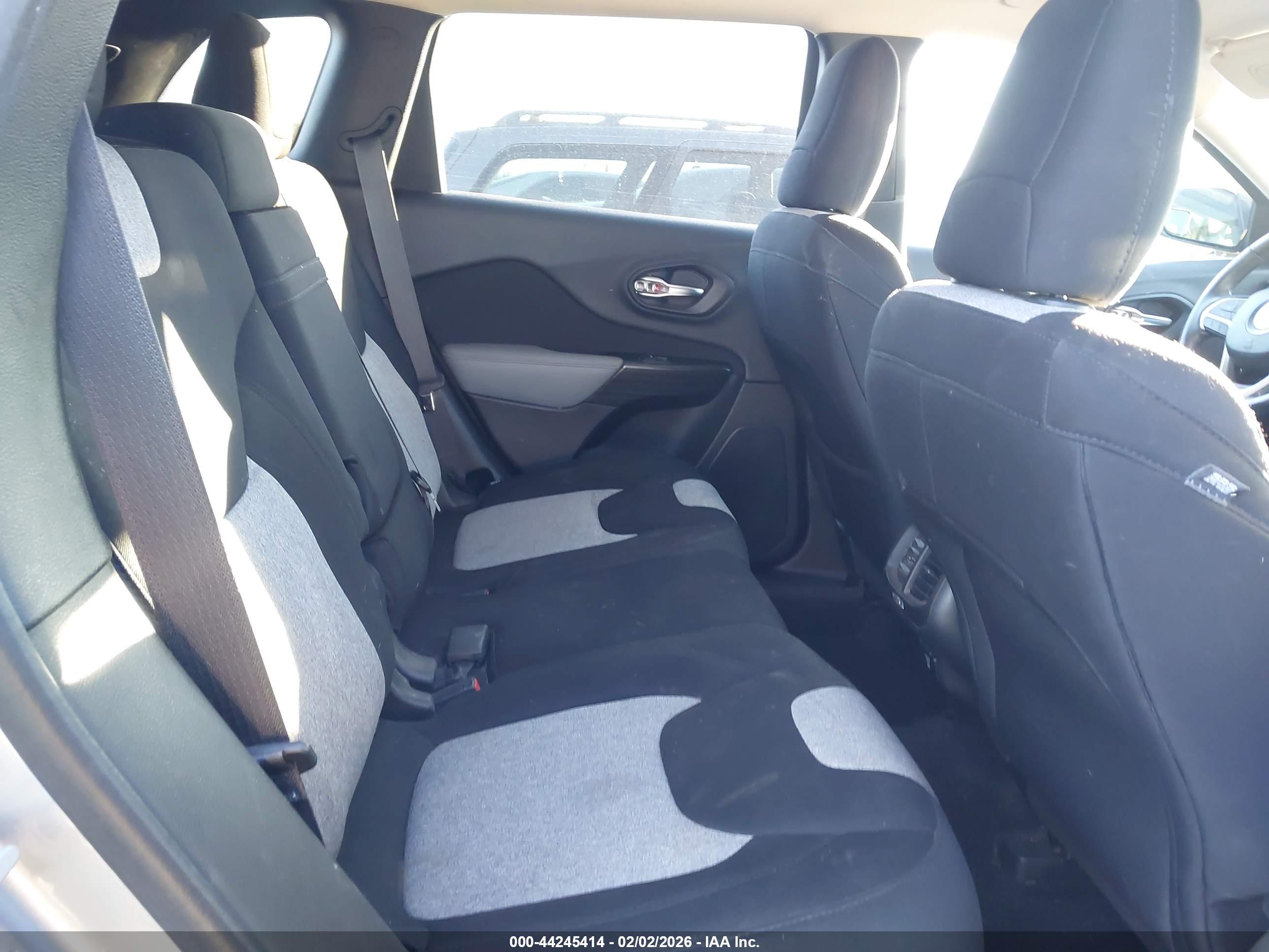 JEEP CHEROKEE image 8