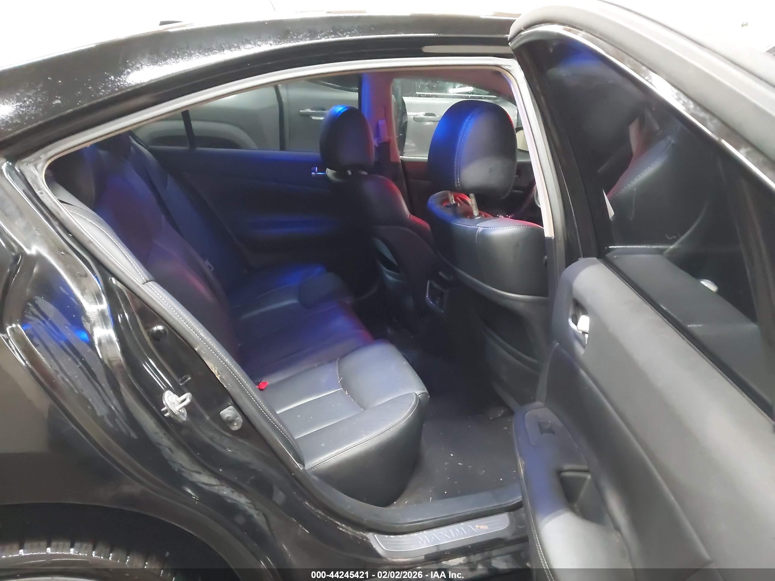 NISSAN MAXIMA image 8