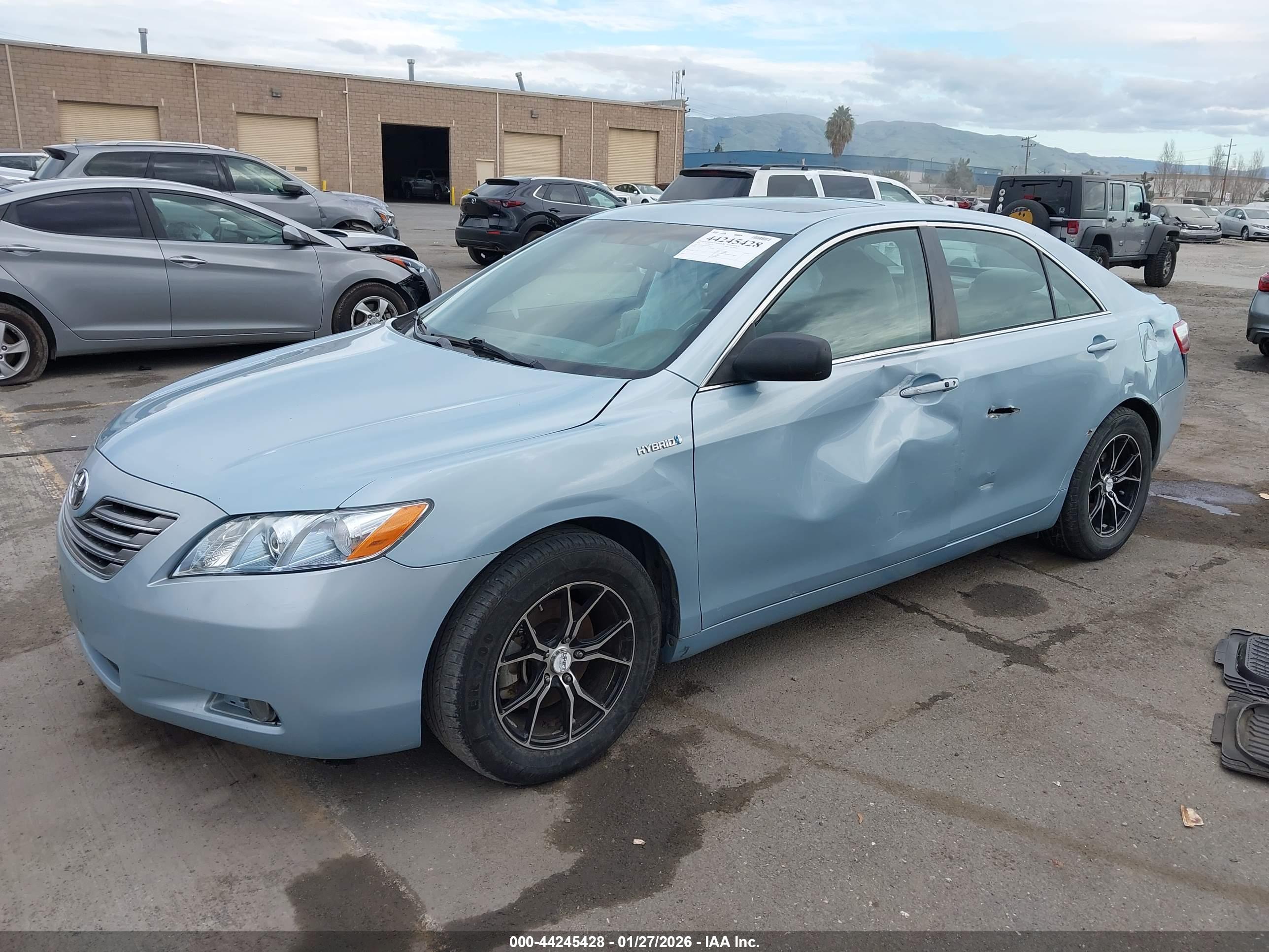 TOYOTA CAMRY image 2