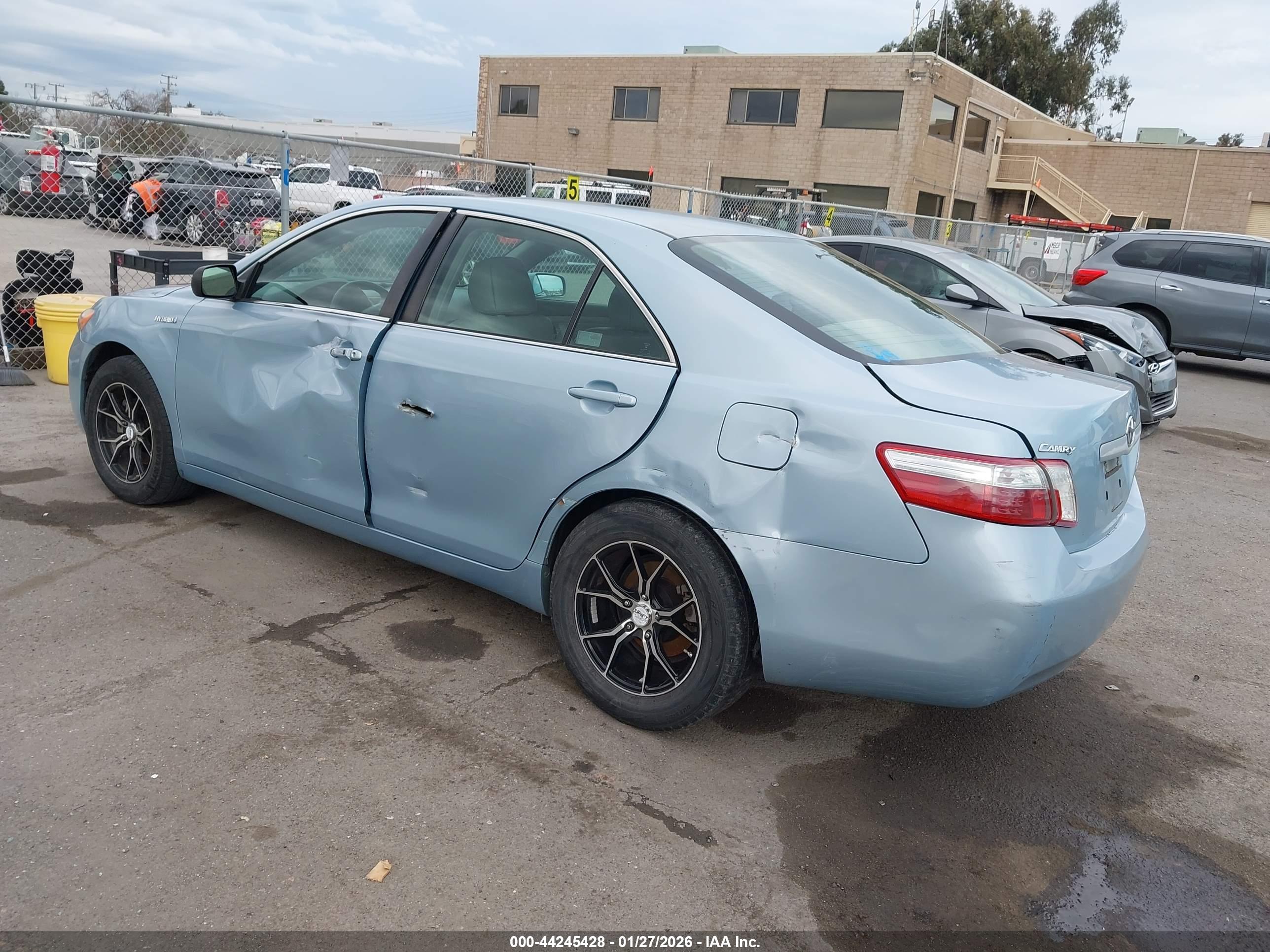 TOYOTA CAMRY image 3
