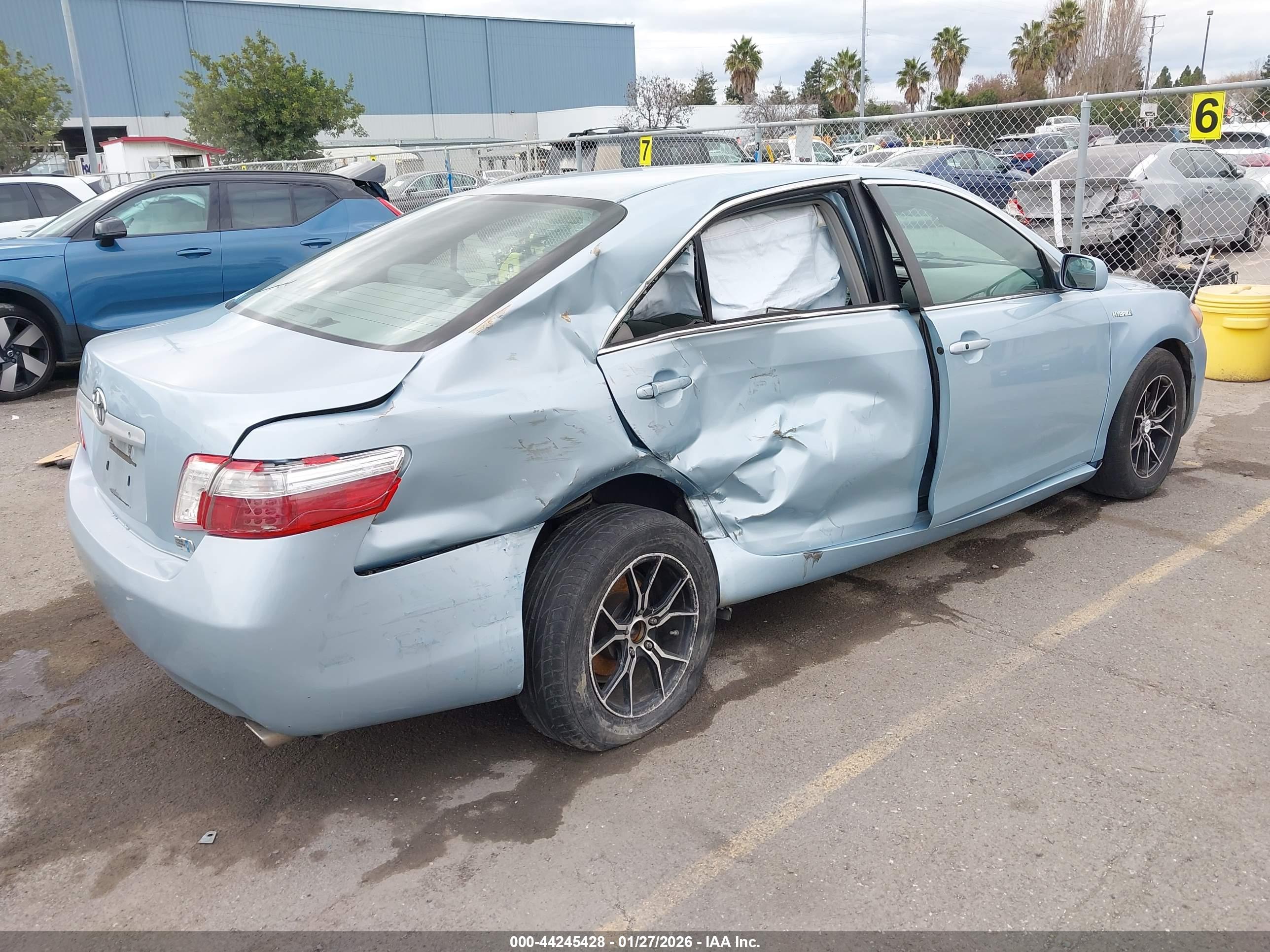 TOYOTA CAMRY image 4