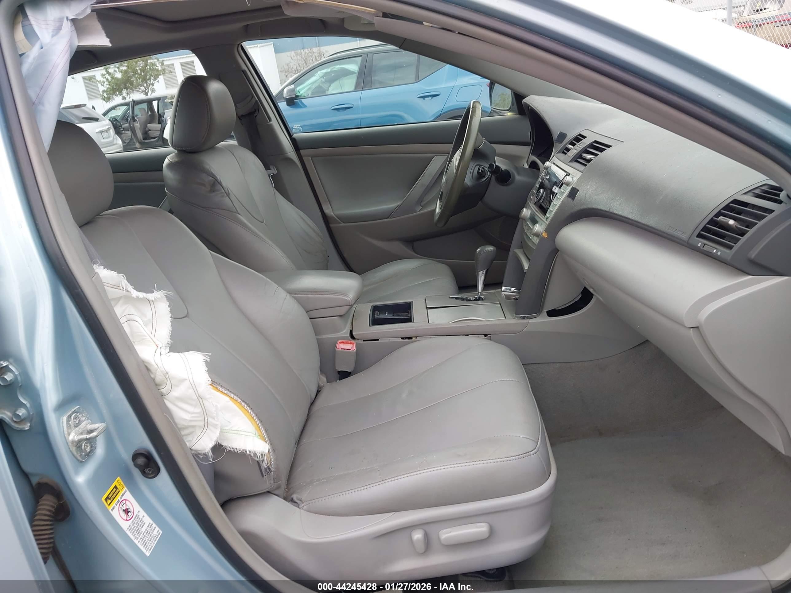 TOYOTA CAMRY image 5