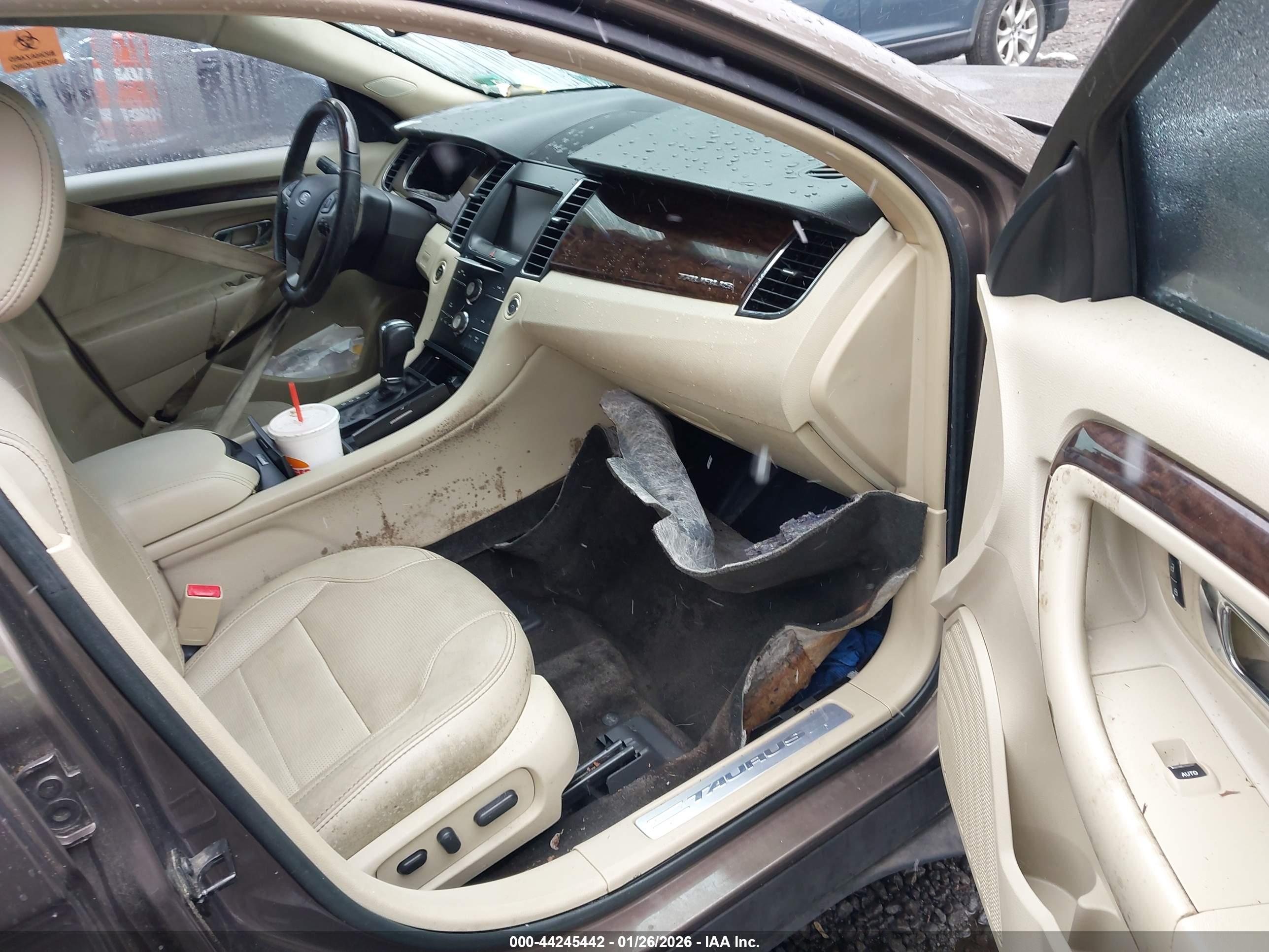 FORD TAURUS image 5