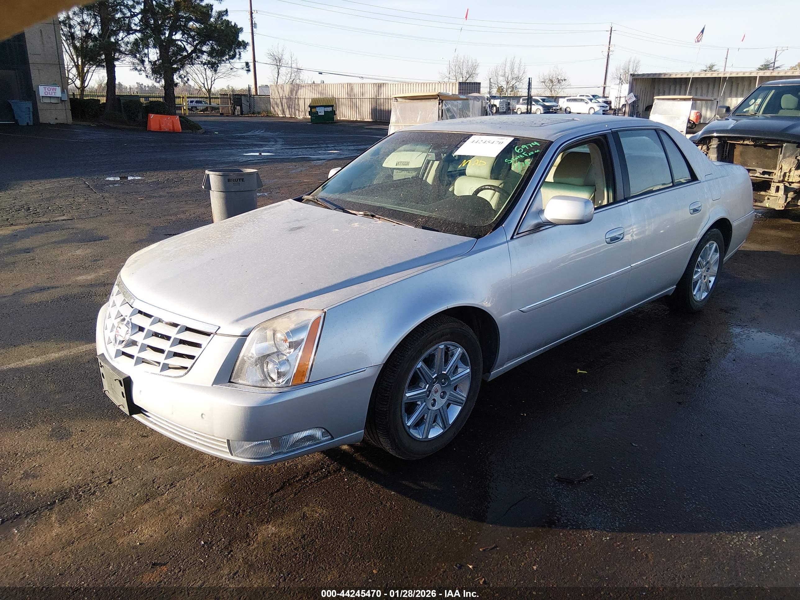 CADILLAC DTS image 2