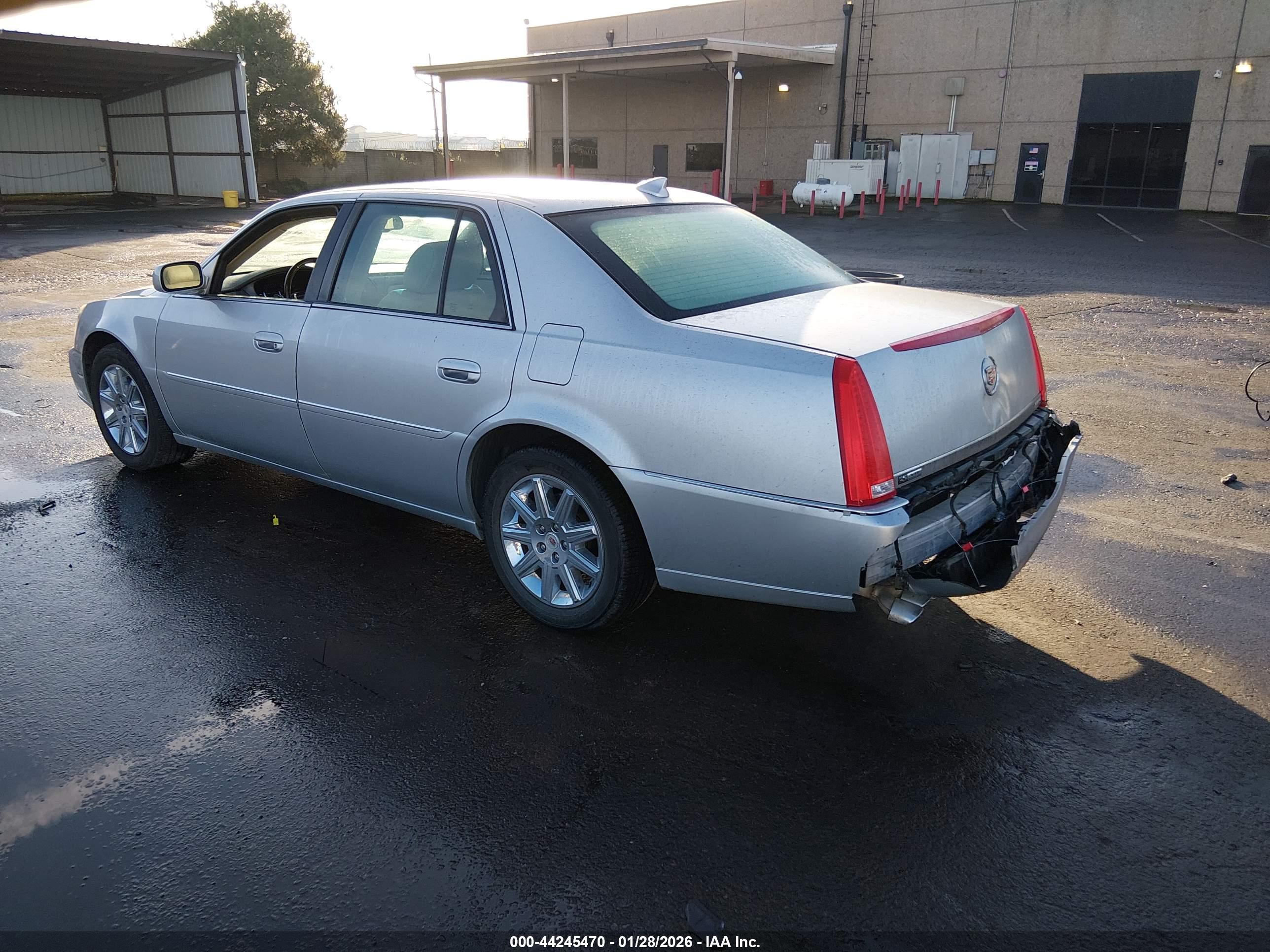 CADILLAC DTS image 3