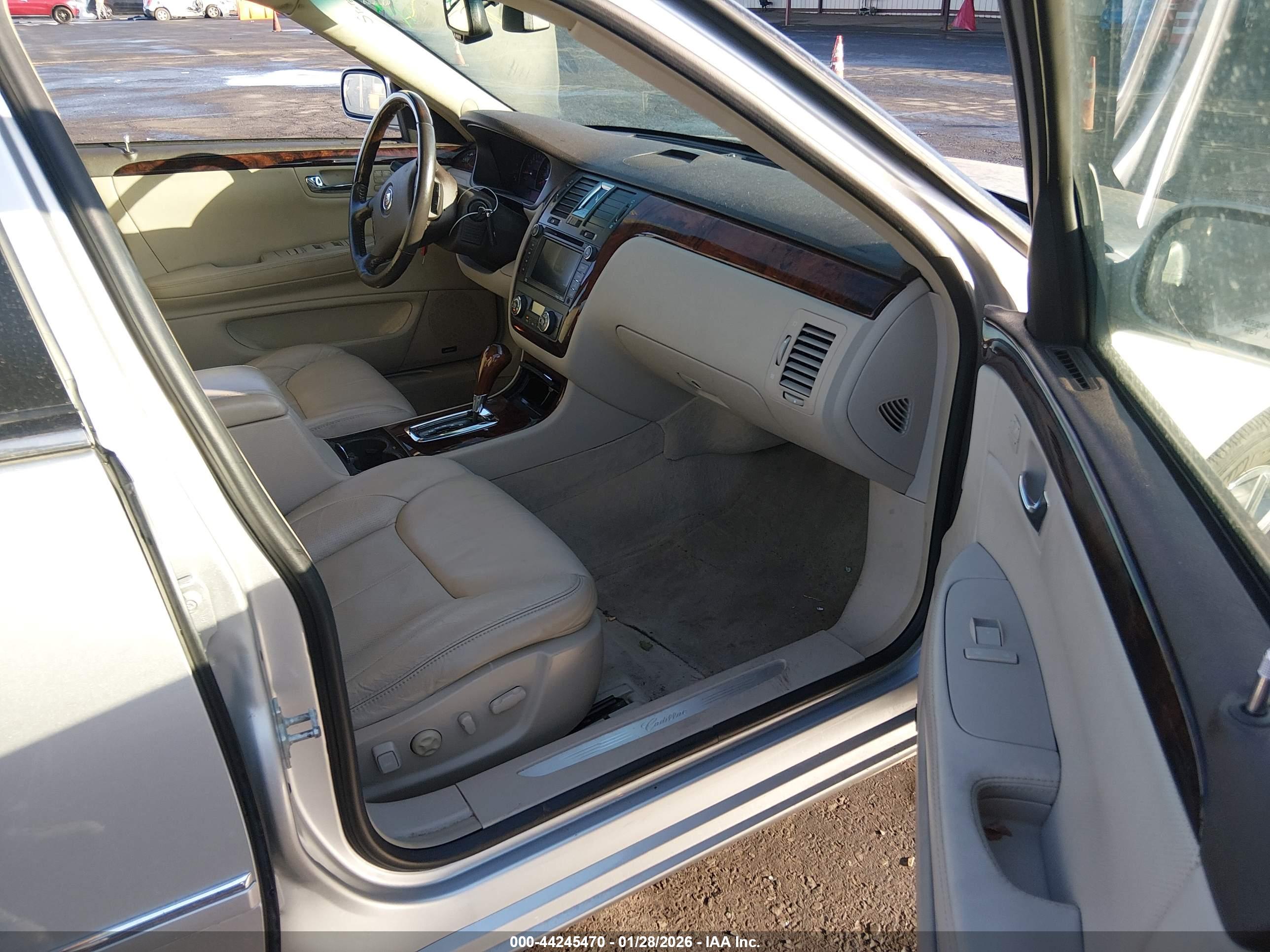 CADILLAC DTS image 5