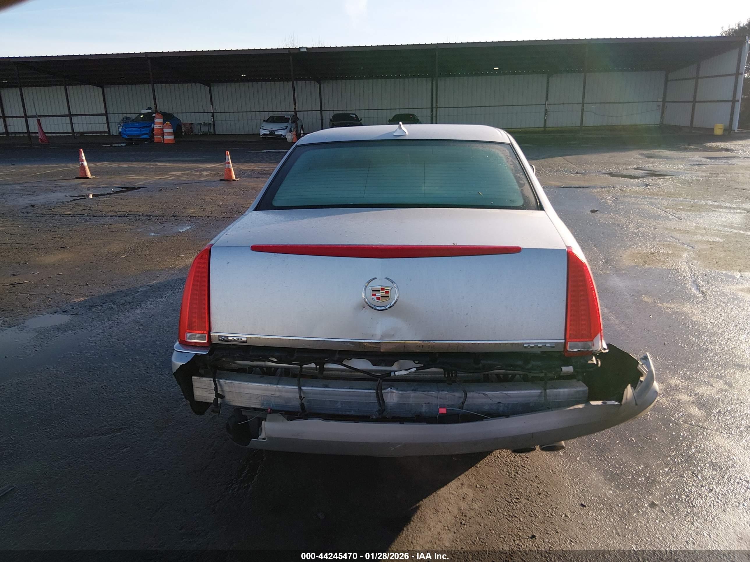 CADILLAC DTS image 6