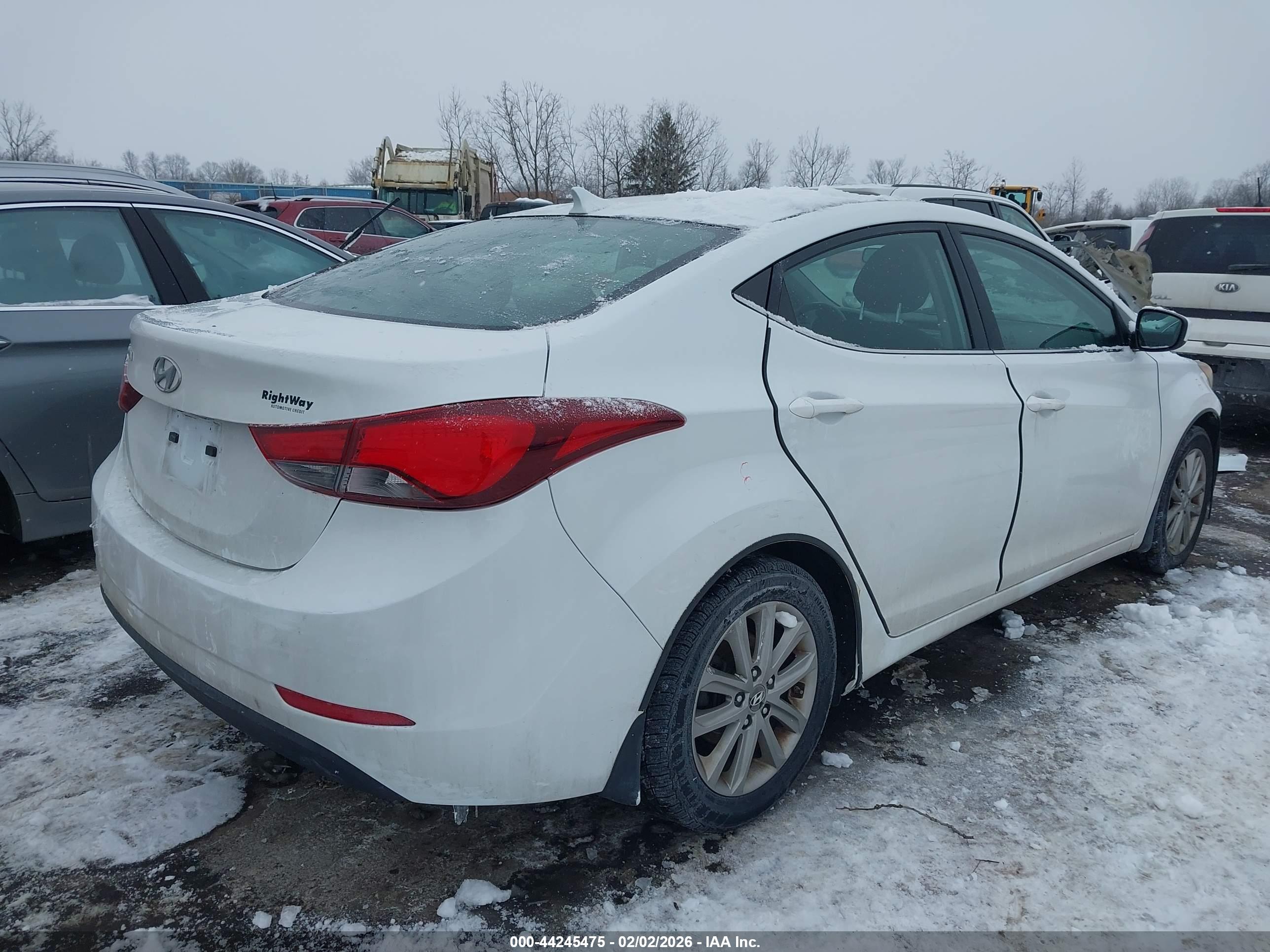 HYUNDAI ELANTRA image 4