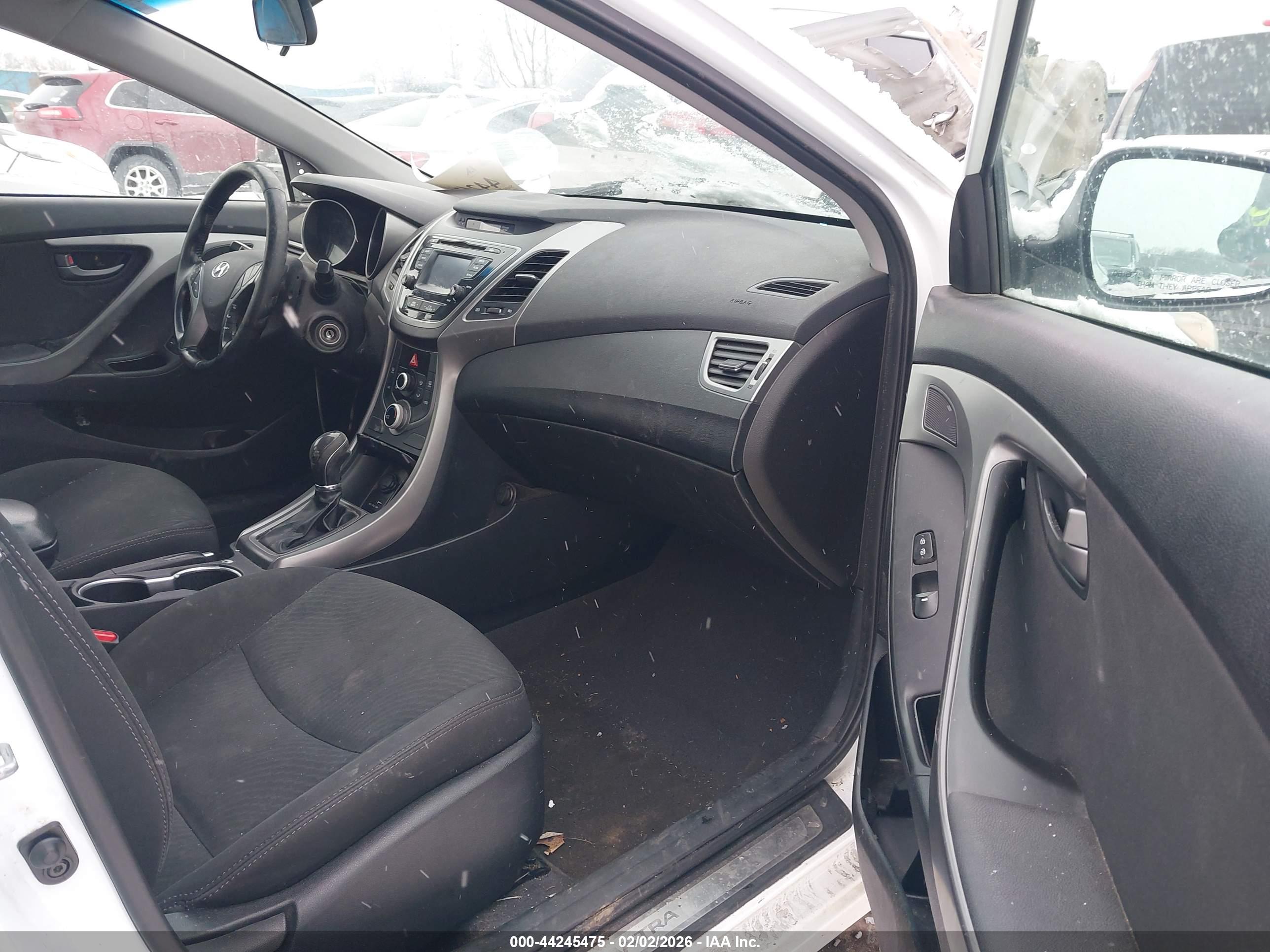 HYUNDAI ELANTRA image 5