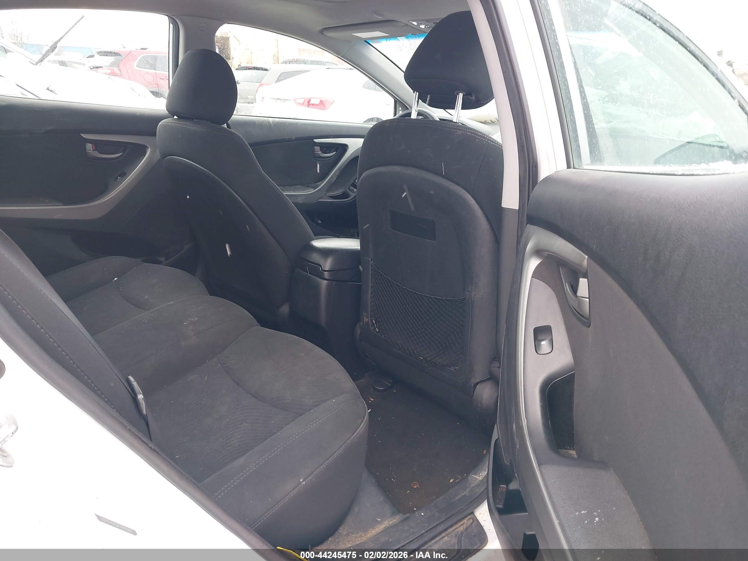 HYUNDAI ELANTRA image 8