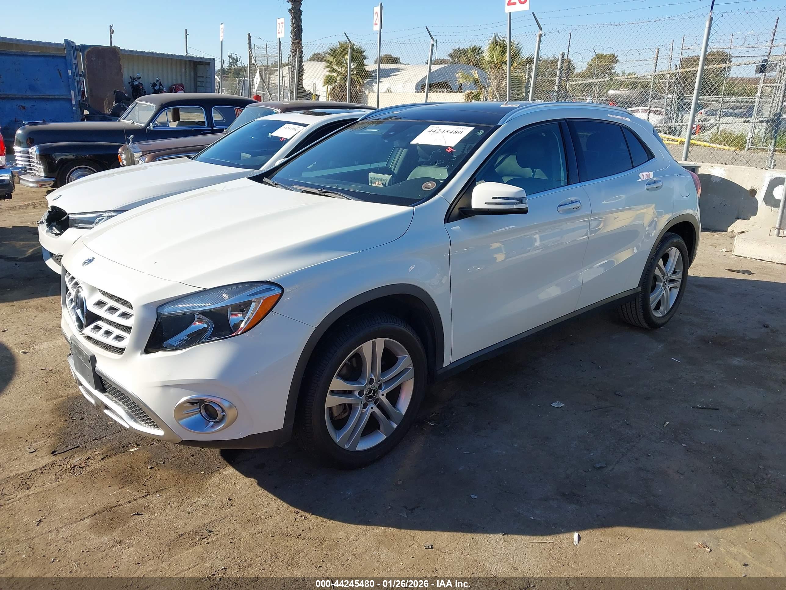MERCEDES-BENZ GLA image 2