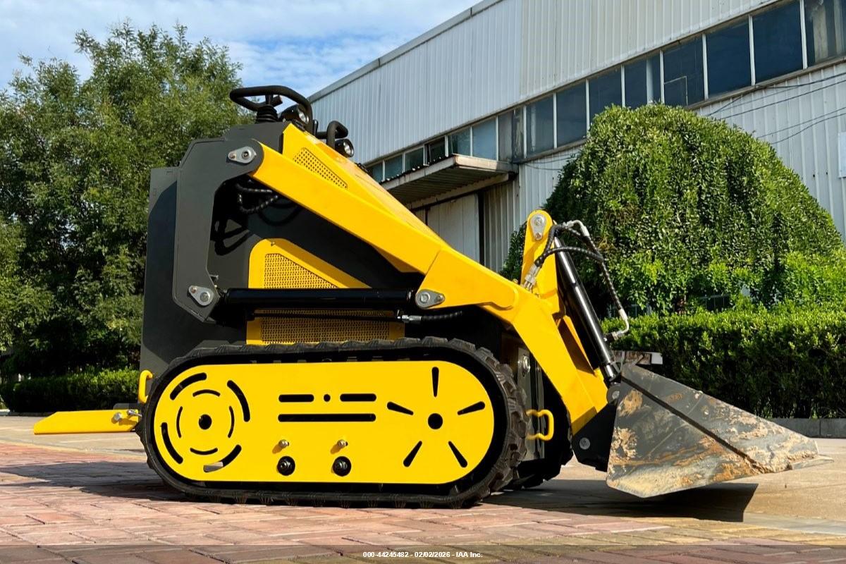 SKID STEER image 4