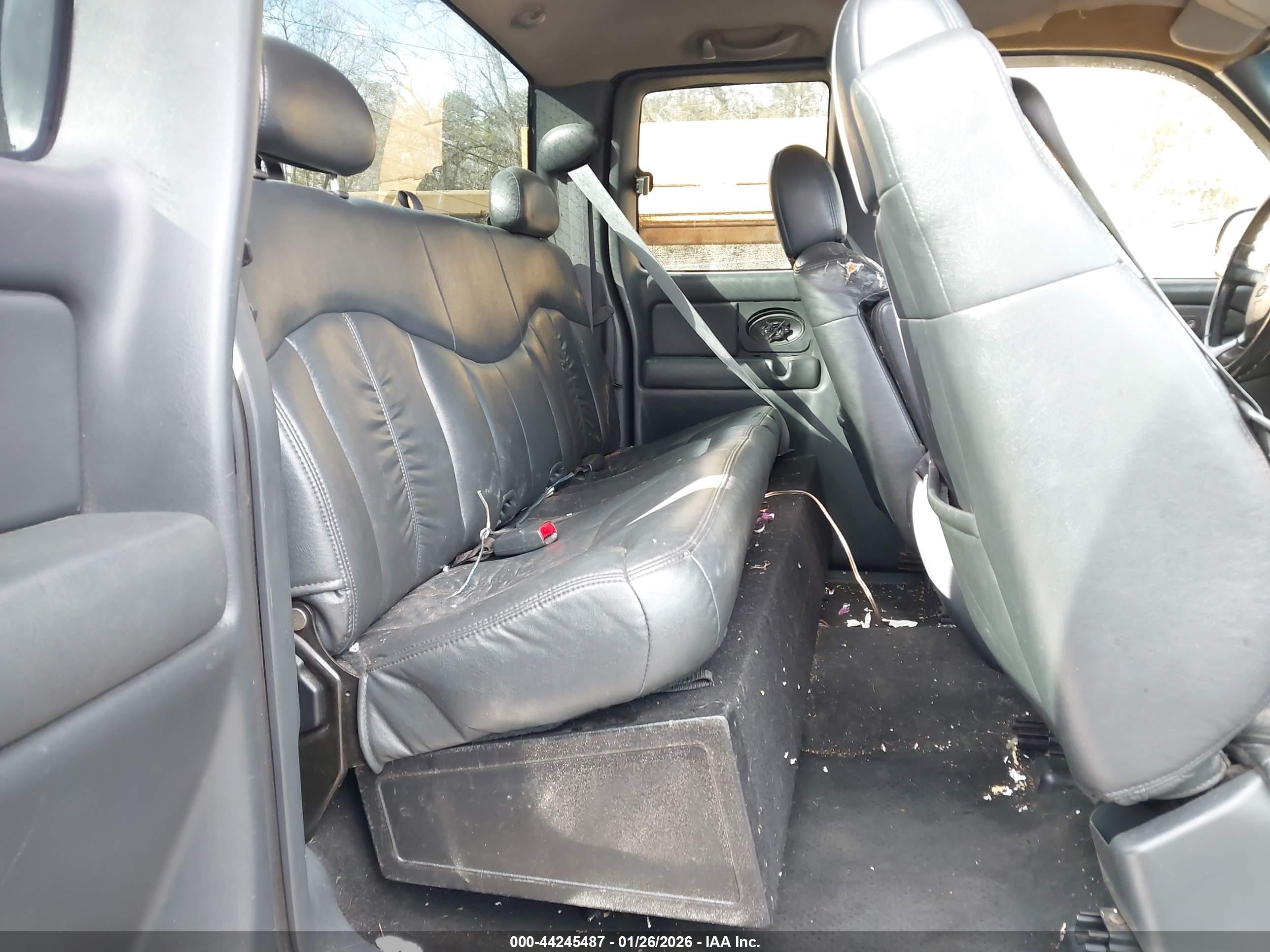 CHEVROLET SILVERADO image 8