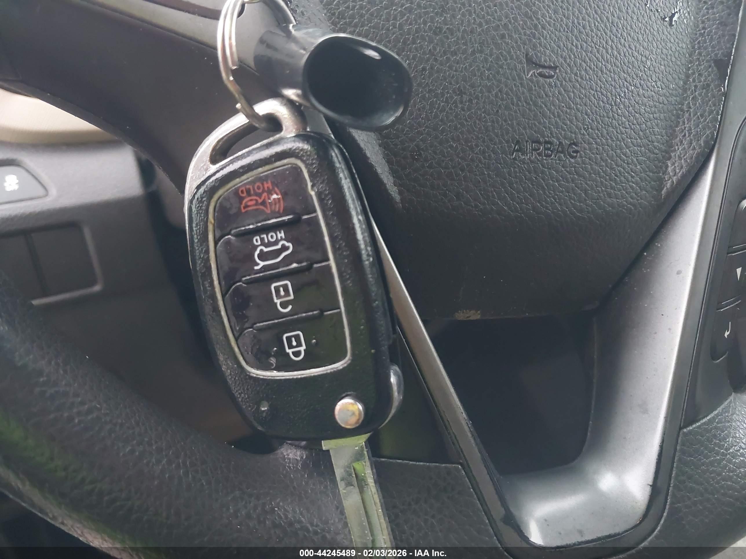 HYUNDAI SANTA image 11