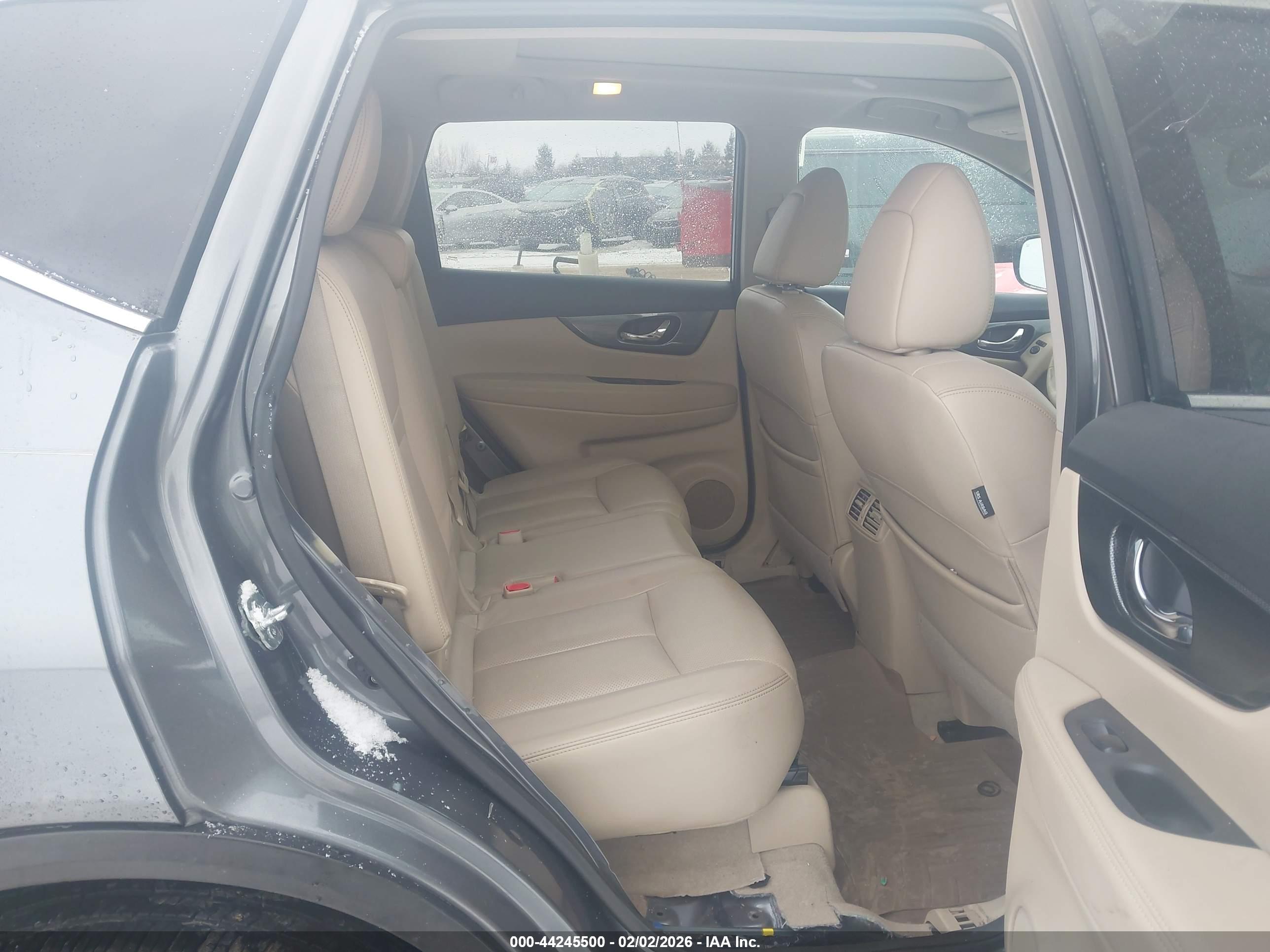 NISSAN ROGUE image 8