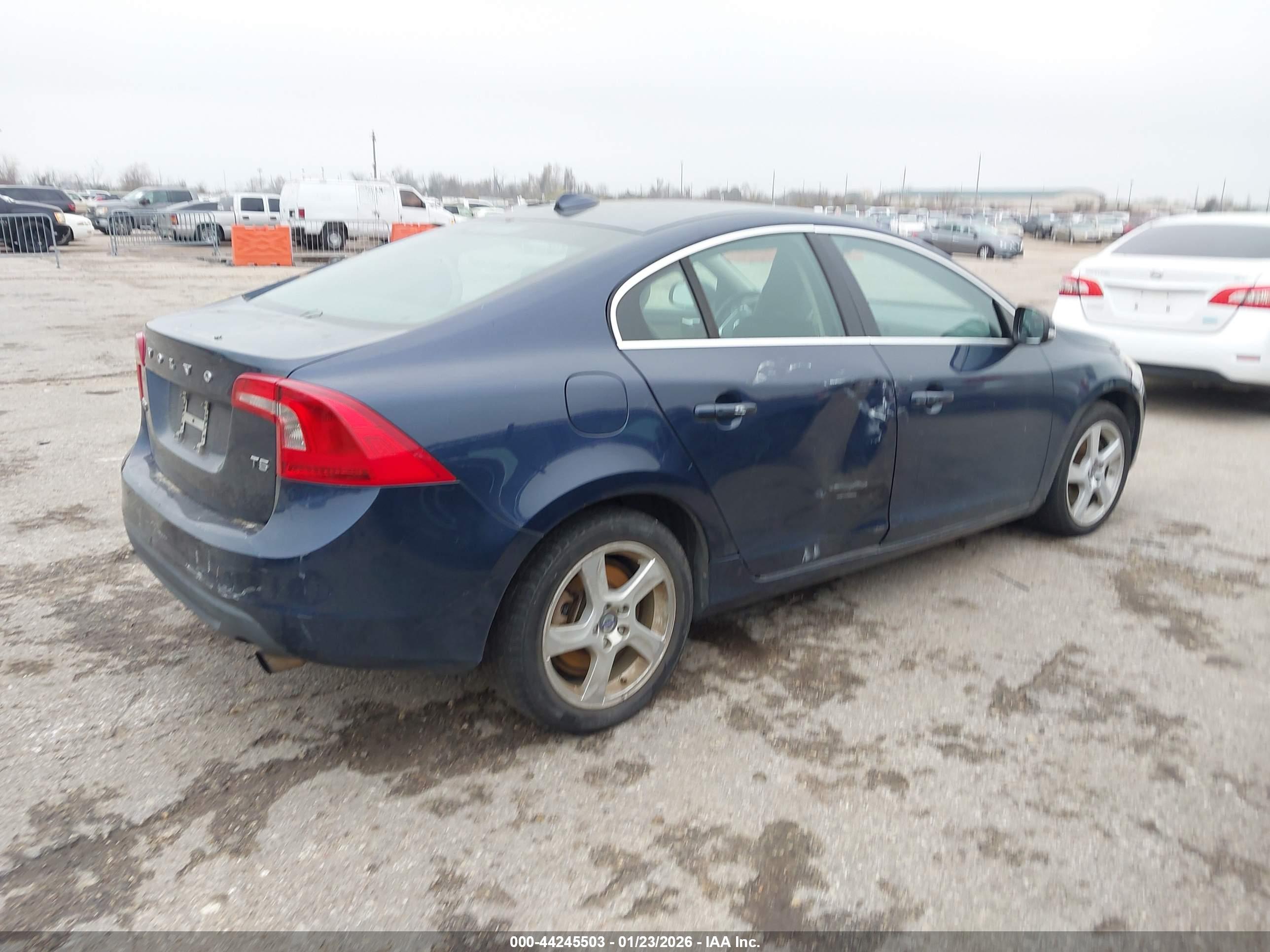 VOLVO S60 image 4