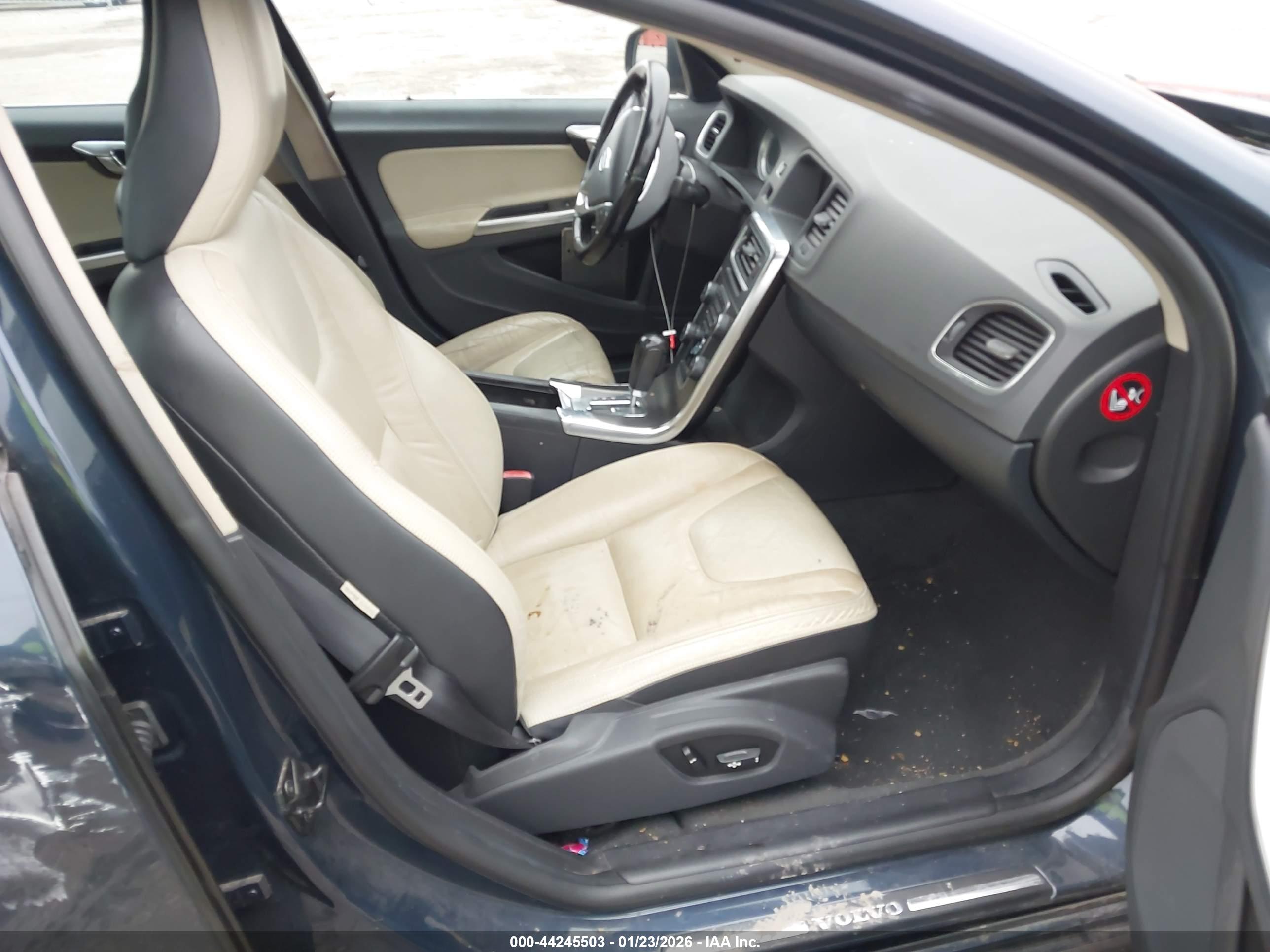VOLVO S60 image 5