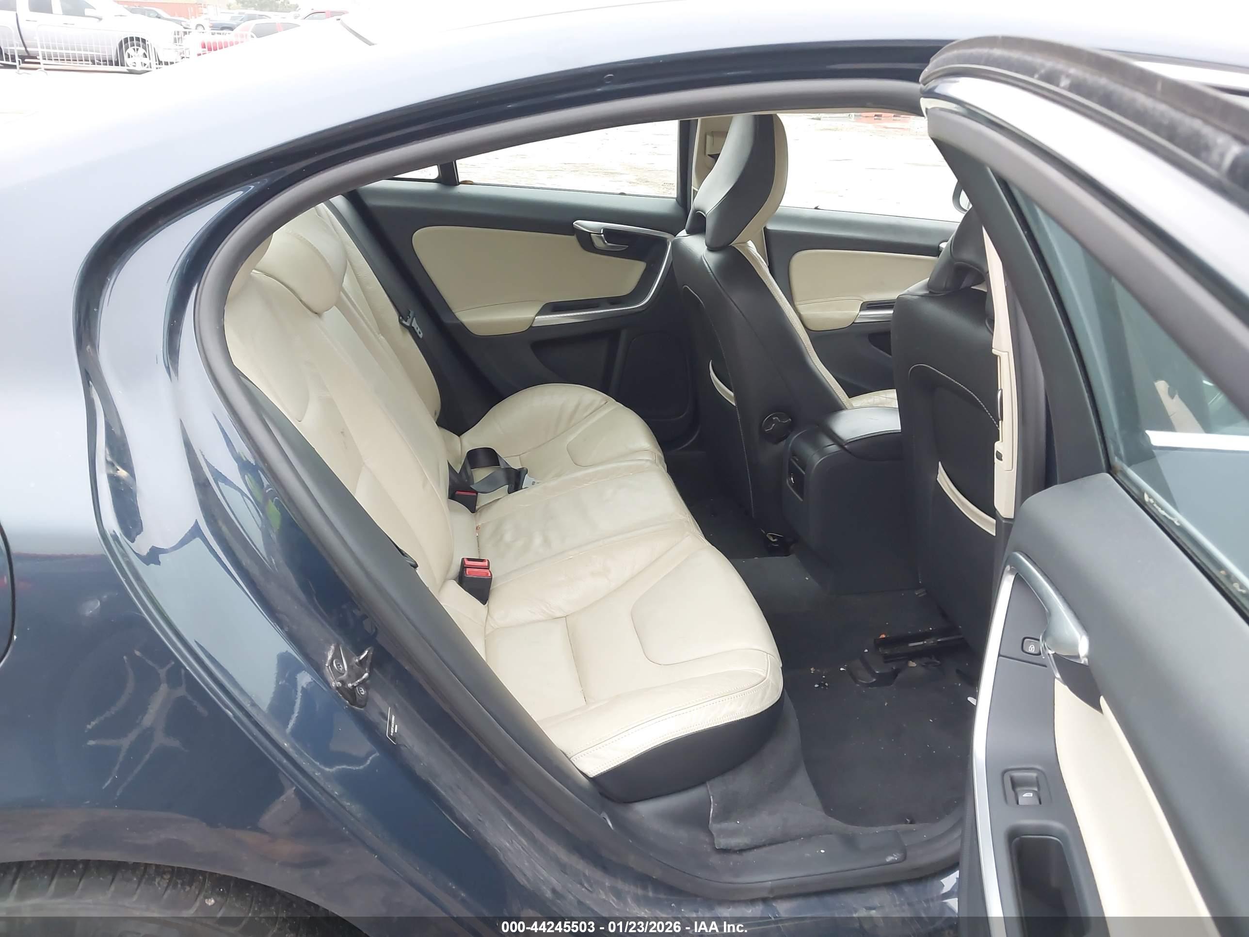VOLVO S60 image 8