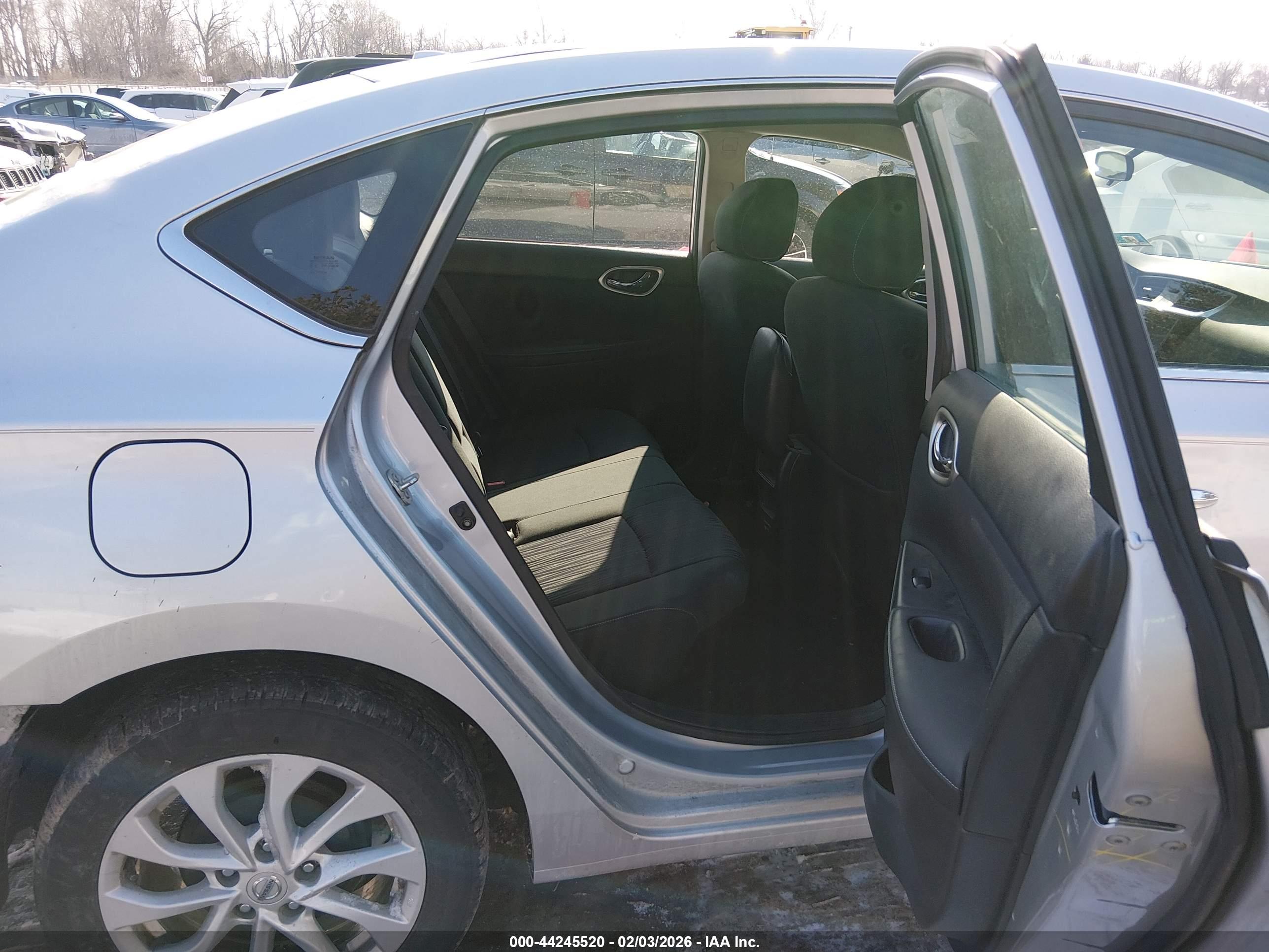 NISSAN SENTRA image 8