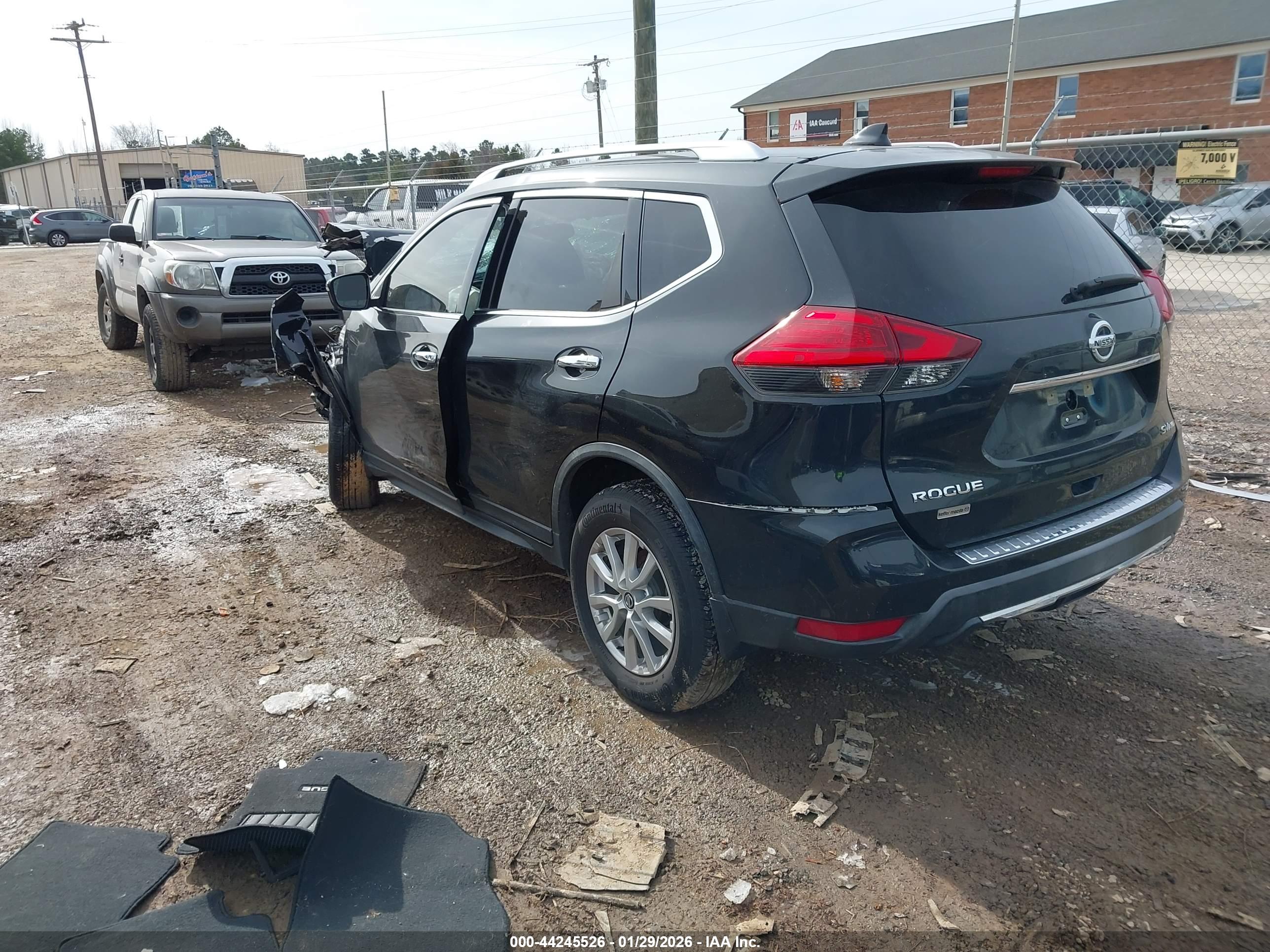 NISSAN ROGUE image 3