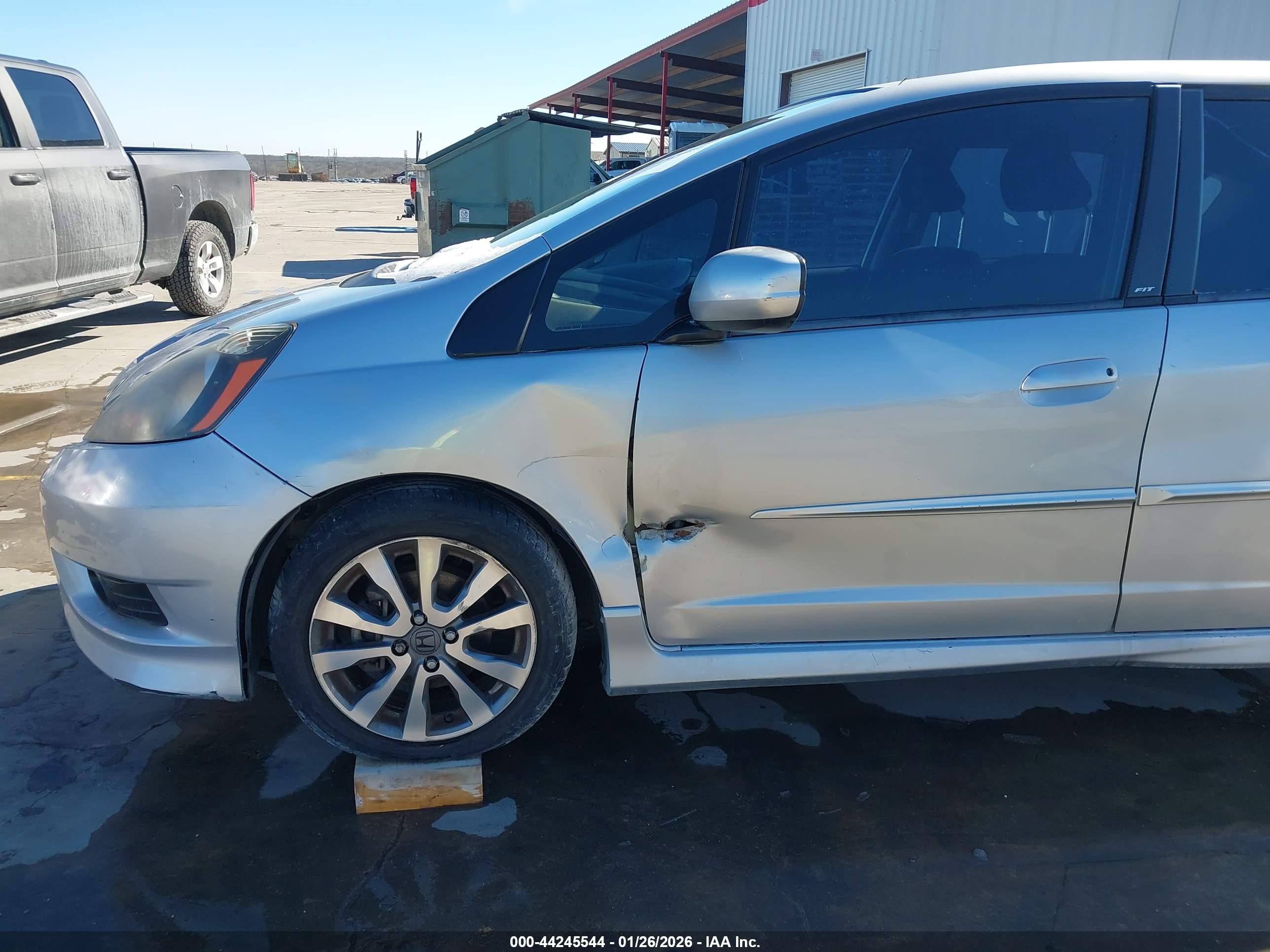 HONDA FIT image 6