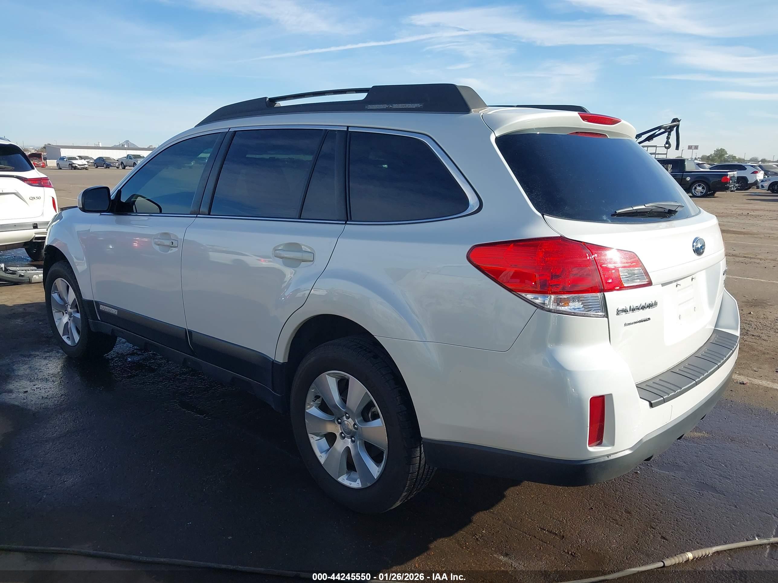 SUBARU OUTBACK image 3