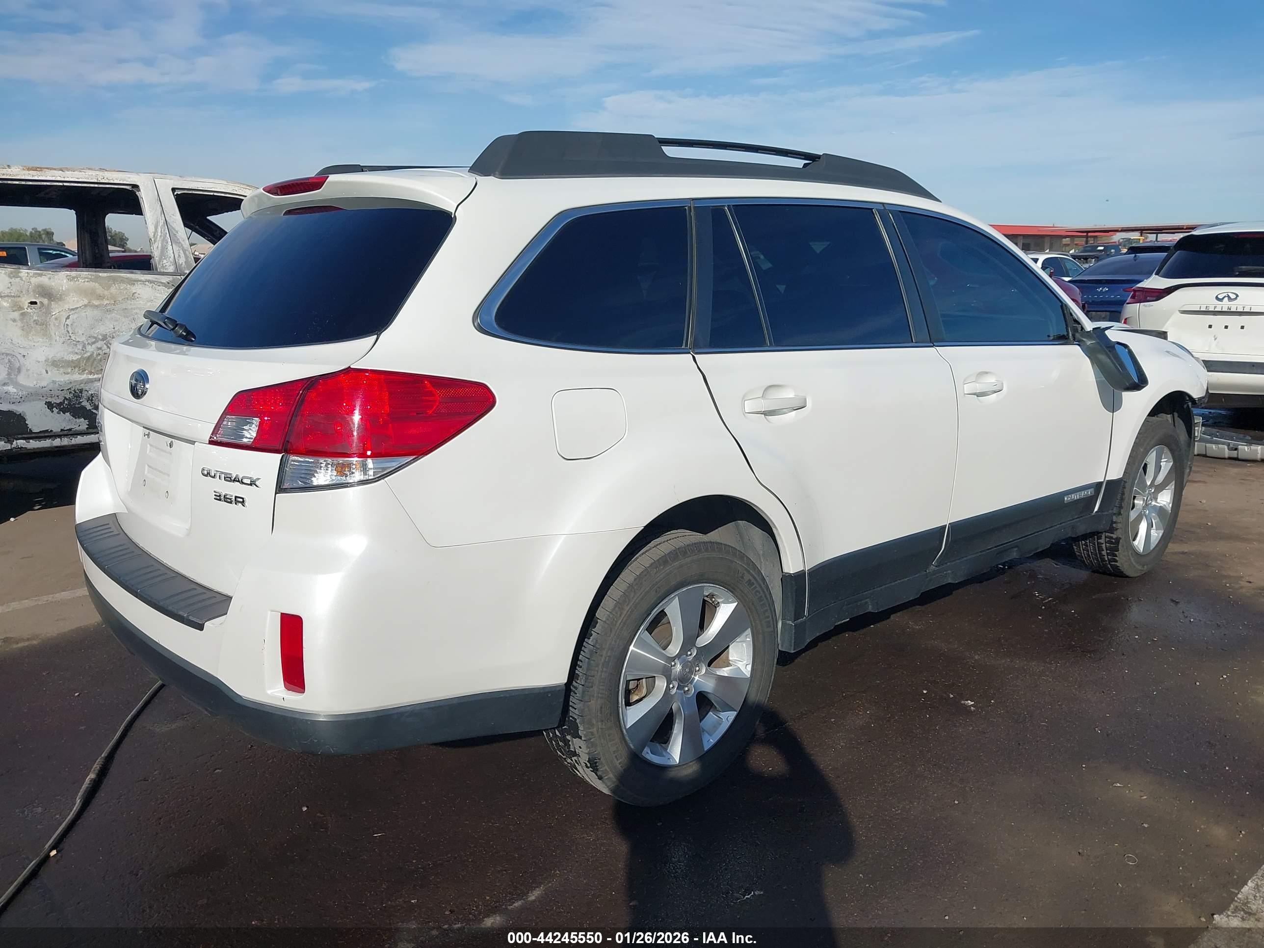 SUBARU OUTBACK image 4