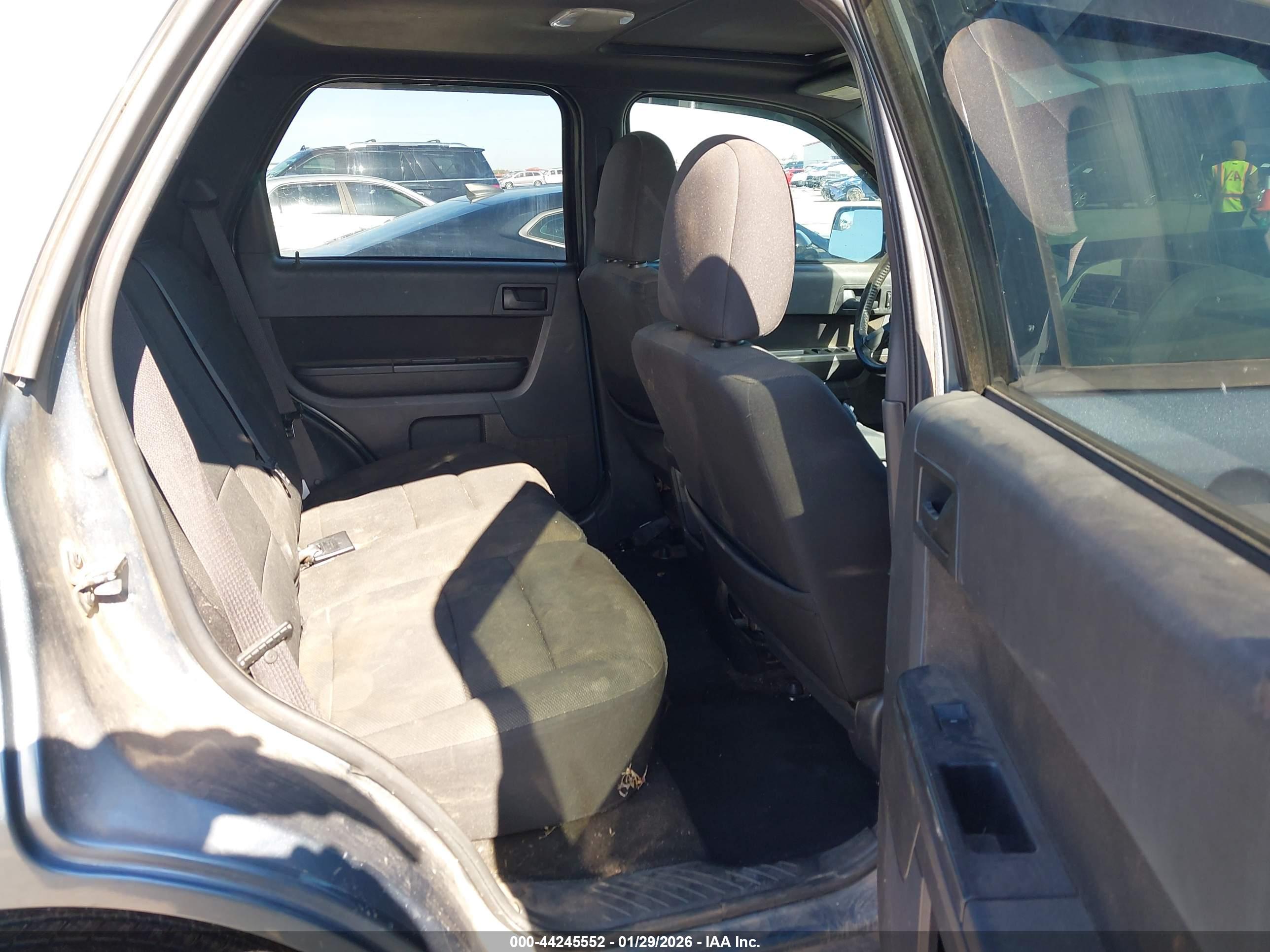 FORD ESCAPE image 8