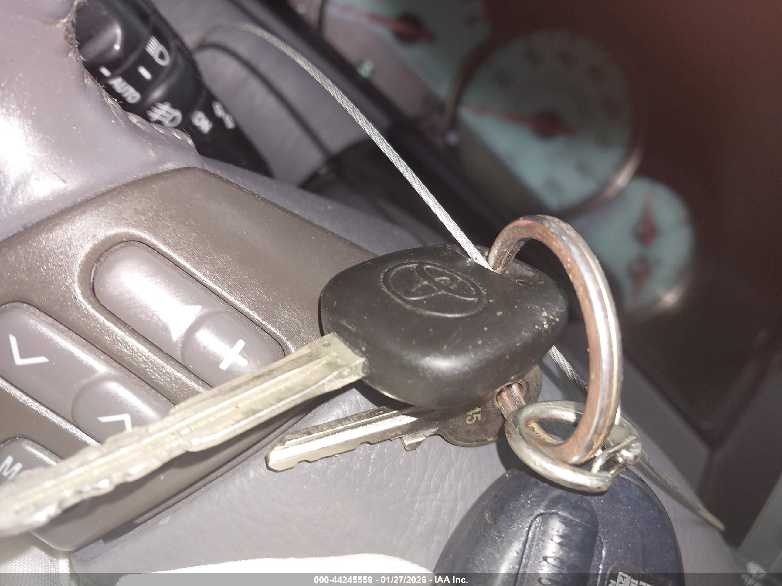 TOYOTA CAMRY image 11